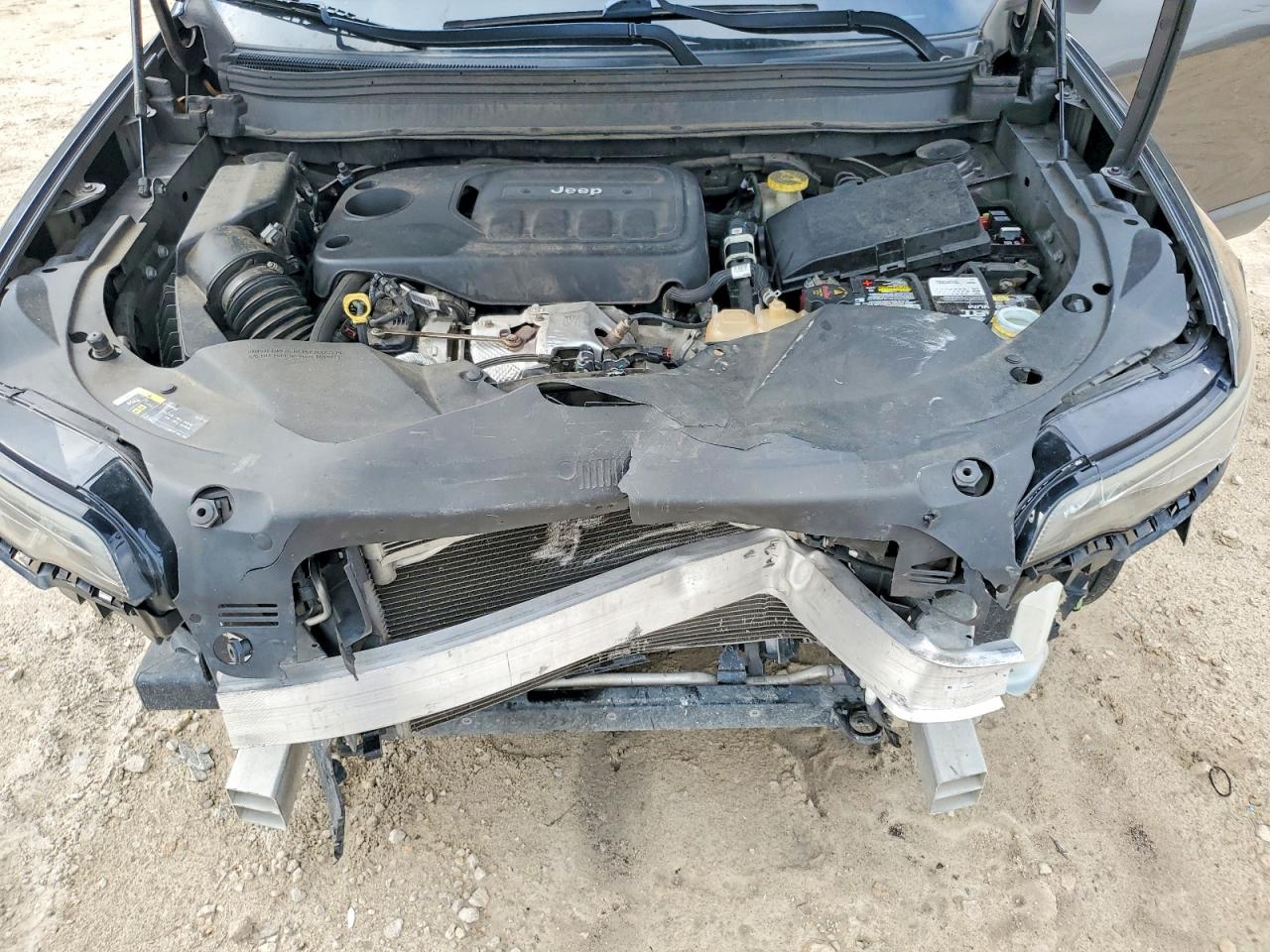 2019 Jeep Cherokee Latitude Plus Gray vin: 1C4PJLLN3KD149339