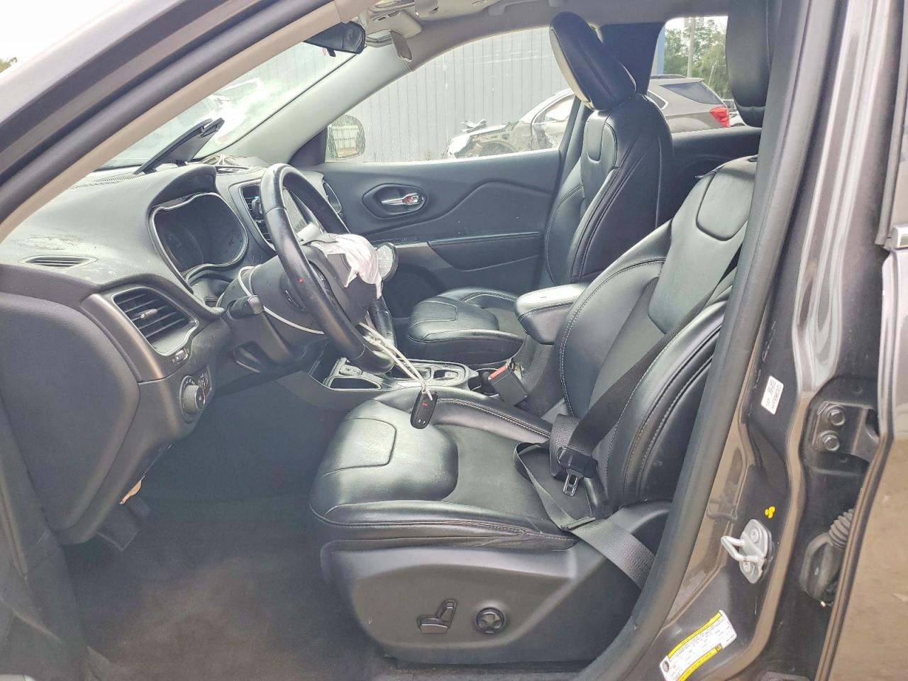 2019 Jeep Cherokee Latitude Plus Gray vin: 1C4PJLLN3KD149339