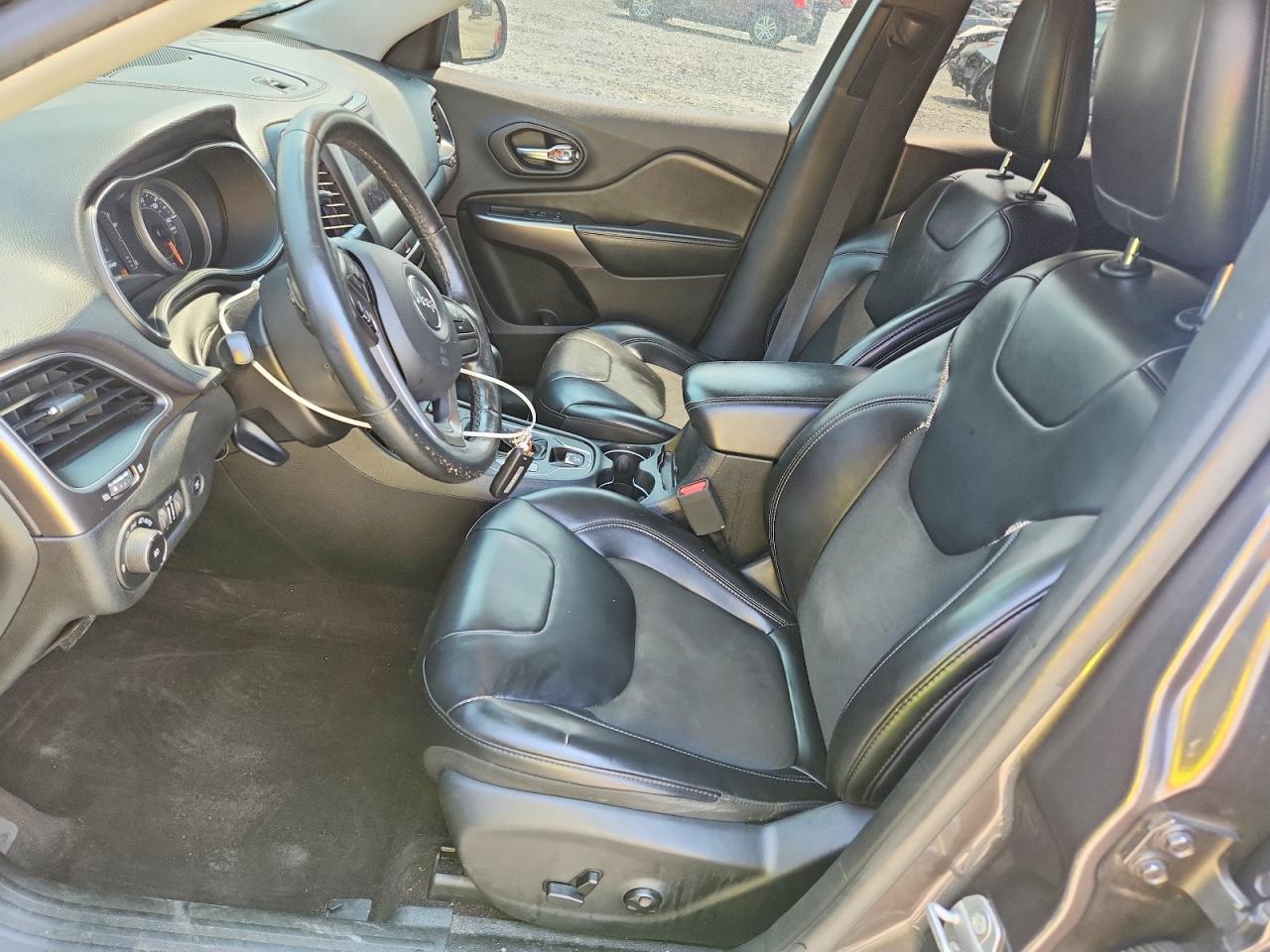 2019 Jeep Cherokee Latitude Plus Gray vin: 1C4PJLLX1KD170823