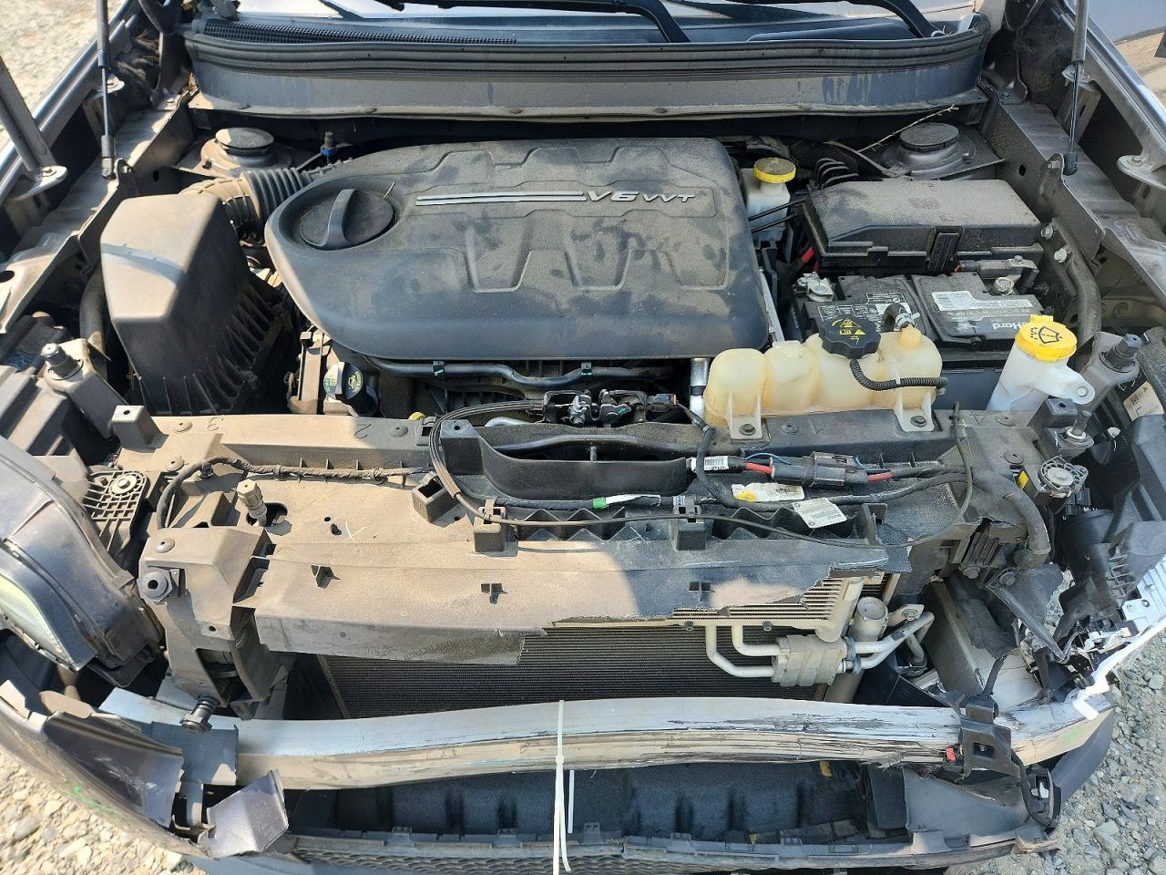 2019 Jeep Cherokee Latitude Plus Gray vin: 1C4PJLLX1KD170823