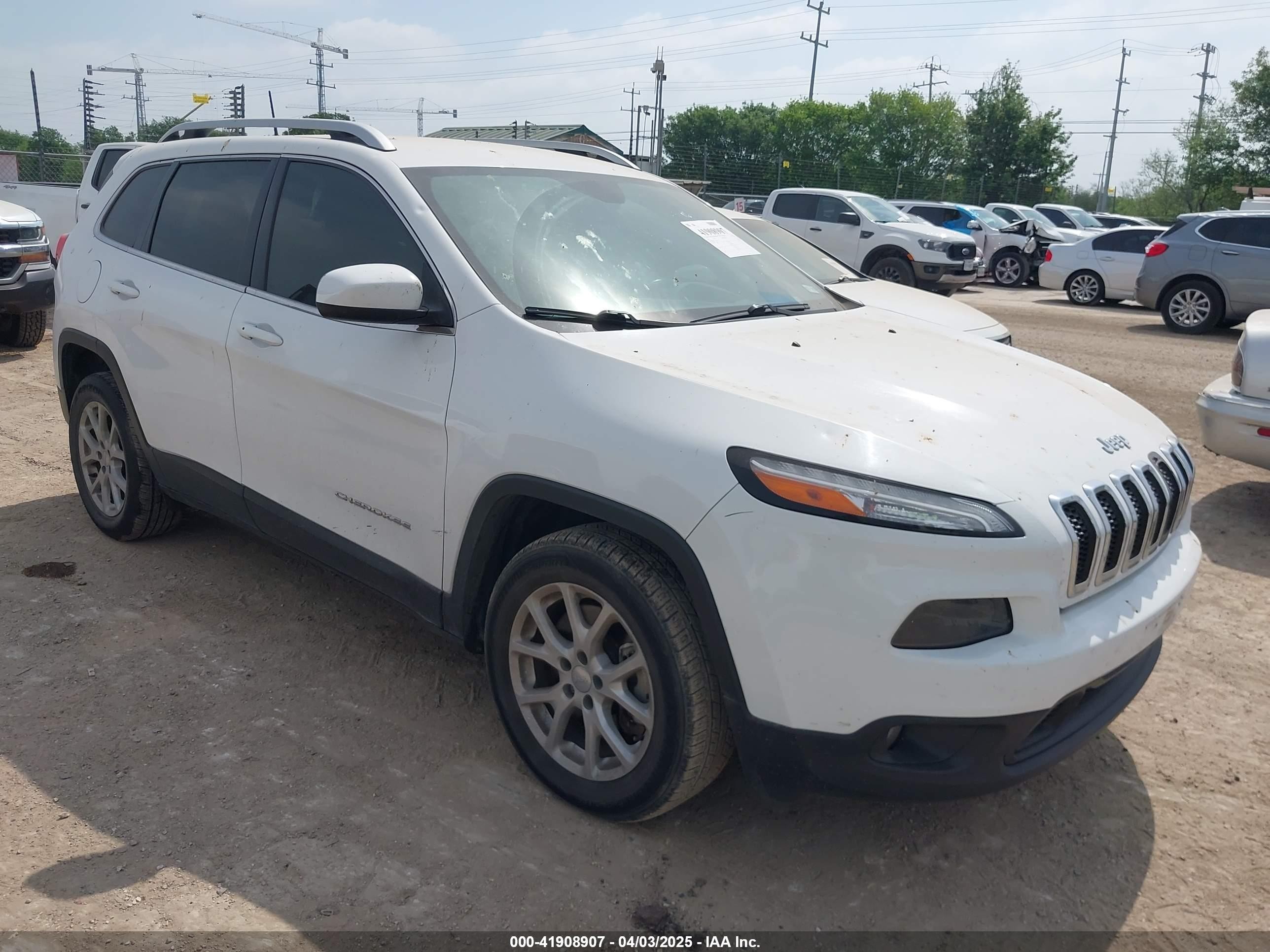 2018 Jeep Cherokee Latitude Plus Fwd White vin: 1C4PJLLX2JD557198
