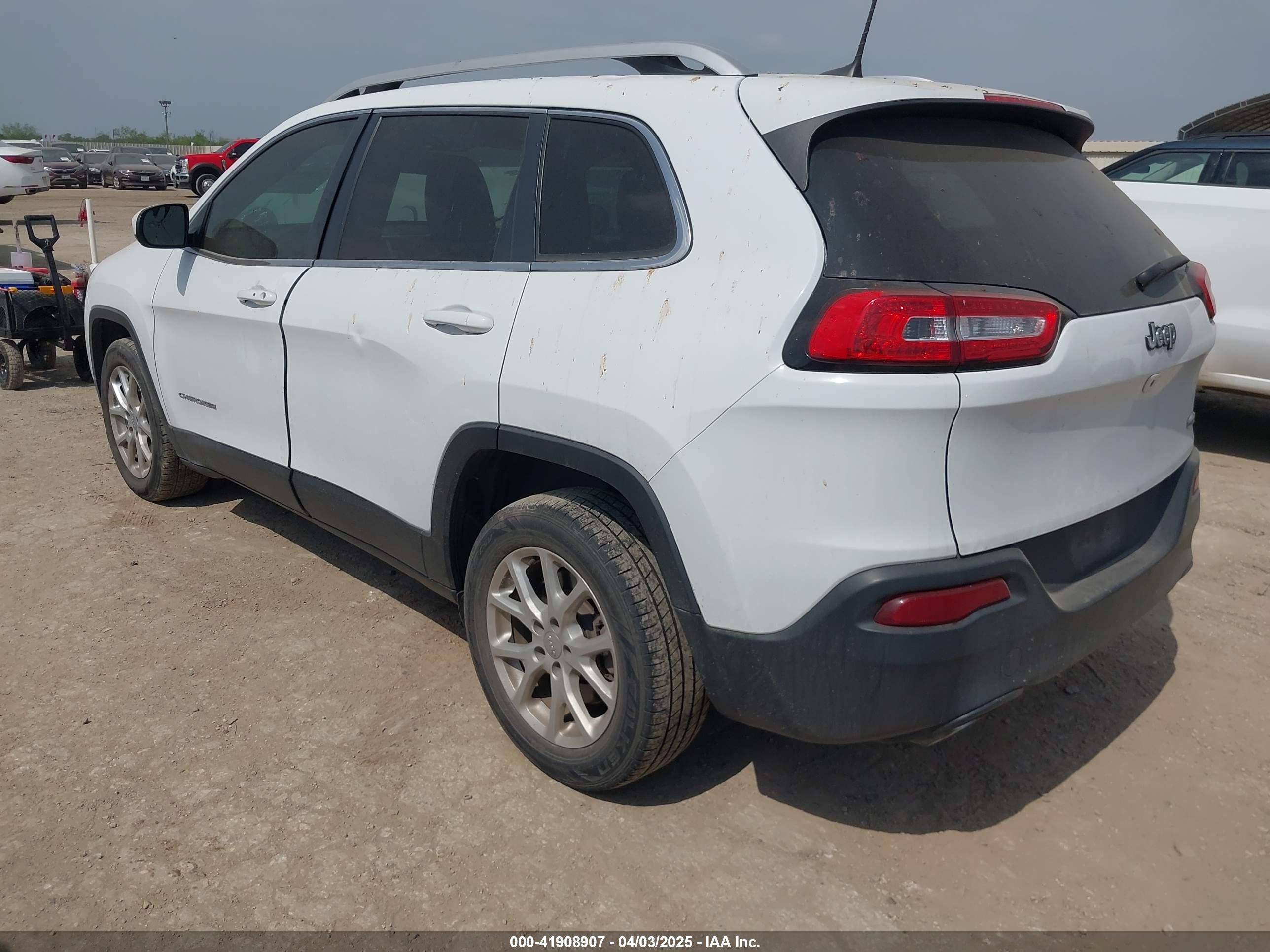 2018 Jeep Cherokee Latitude Plus Fwd White vin: 1C4PJLLX2JD557198