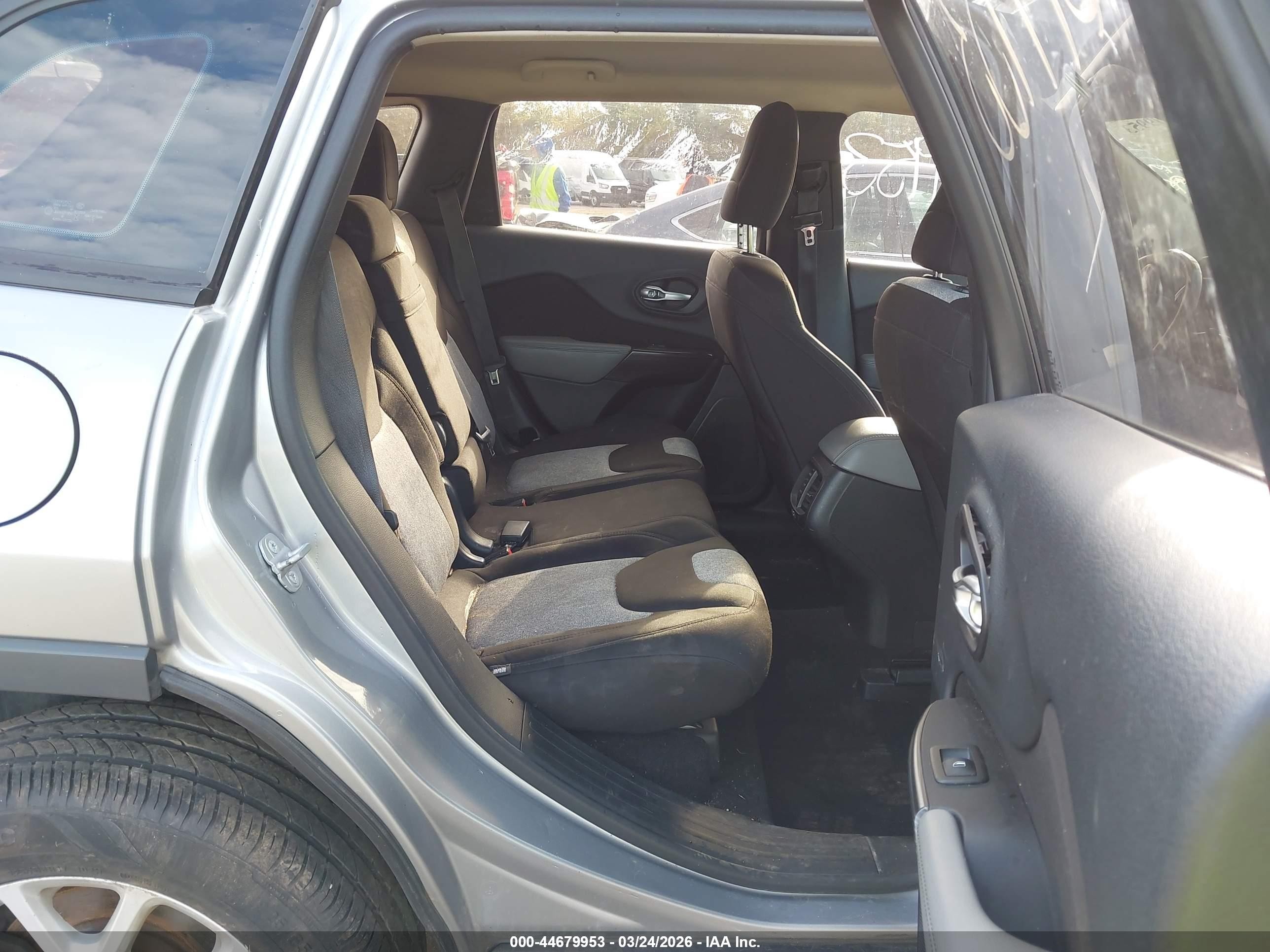 2014 Jeep Cherokee Sport Silver vin: 1C4PJMAB0EW249812