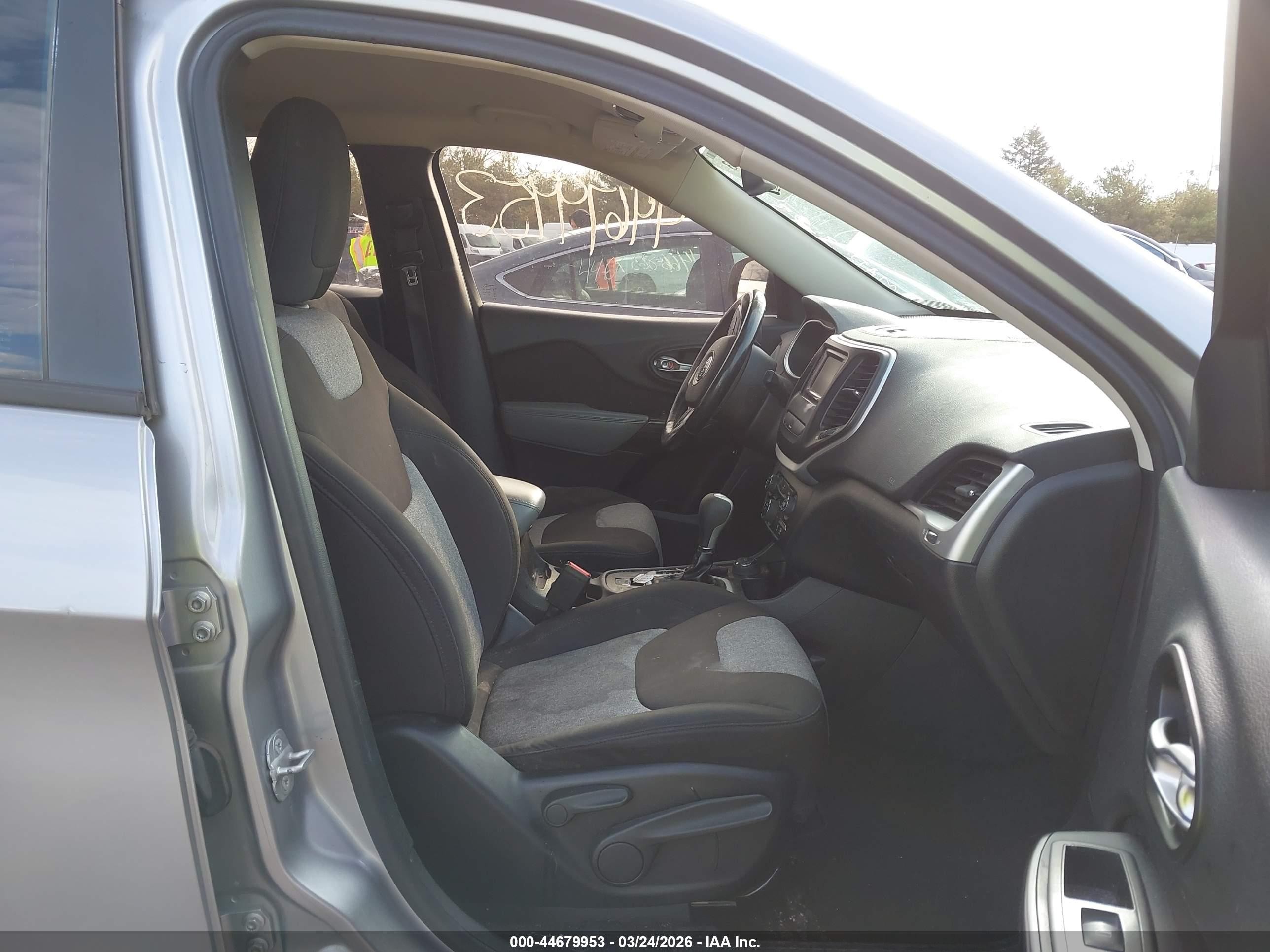 2014 Jeep Cherokee Sport Silver vin: 1C4PJMAB0EW249812