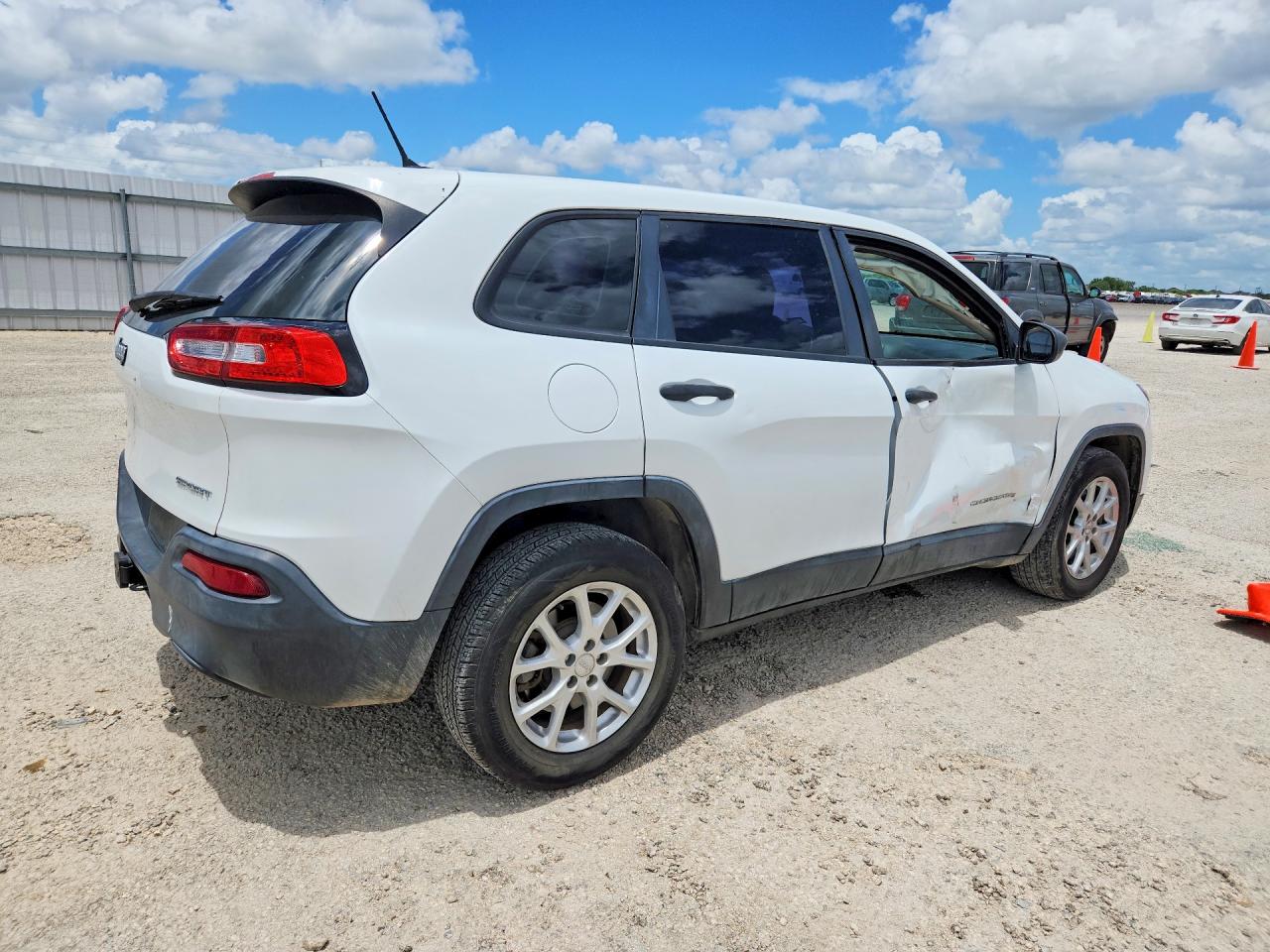 2015 Jeep Cherokee Sport White vin: 1C4PJMAB1FW588371