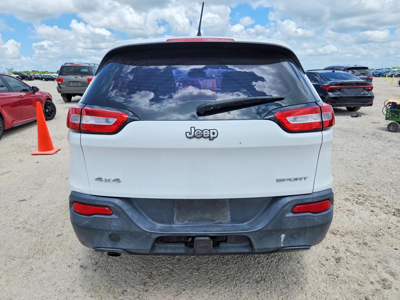 2015 Jeep Cherokee Sport White vin: 1C4PJMAB1FW588371