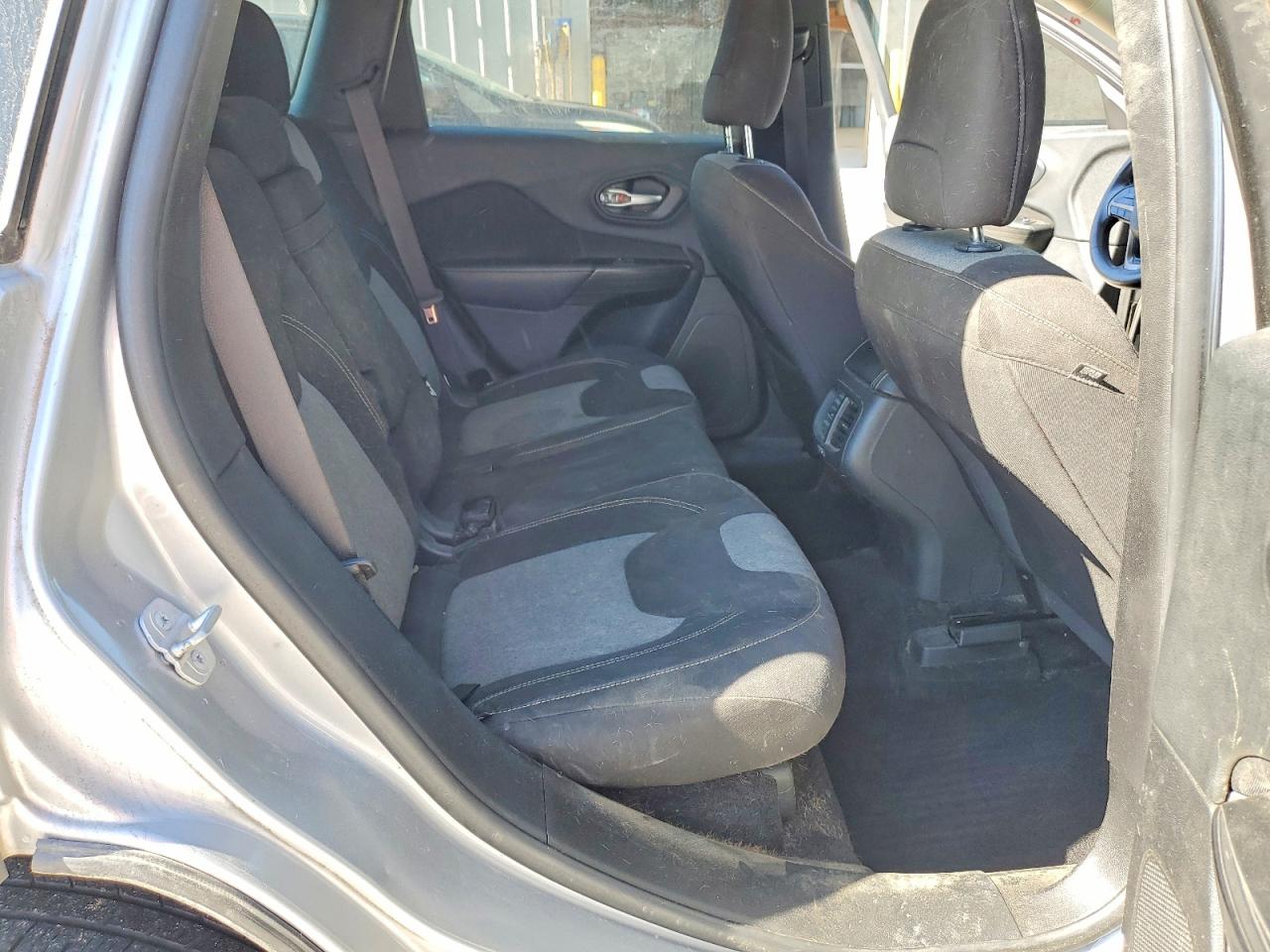 2014 Jeep Cherokee Sport Silver vin: 1C4PJMAB2EW121796