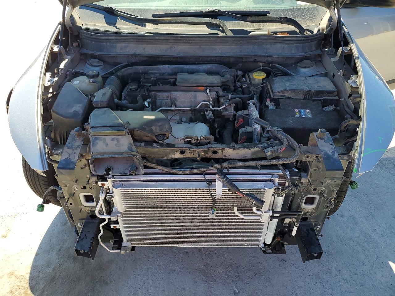 2014 Jeep Cherokee Sport Silver vin: 1C4PJMAB2EW121796