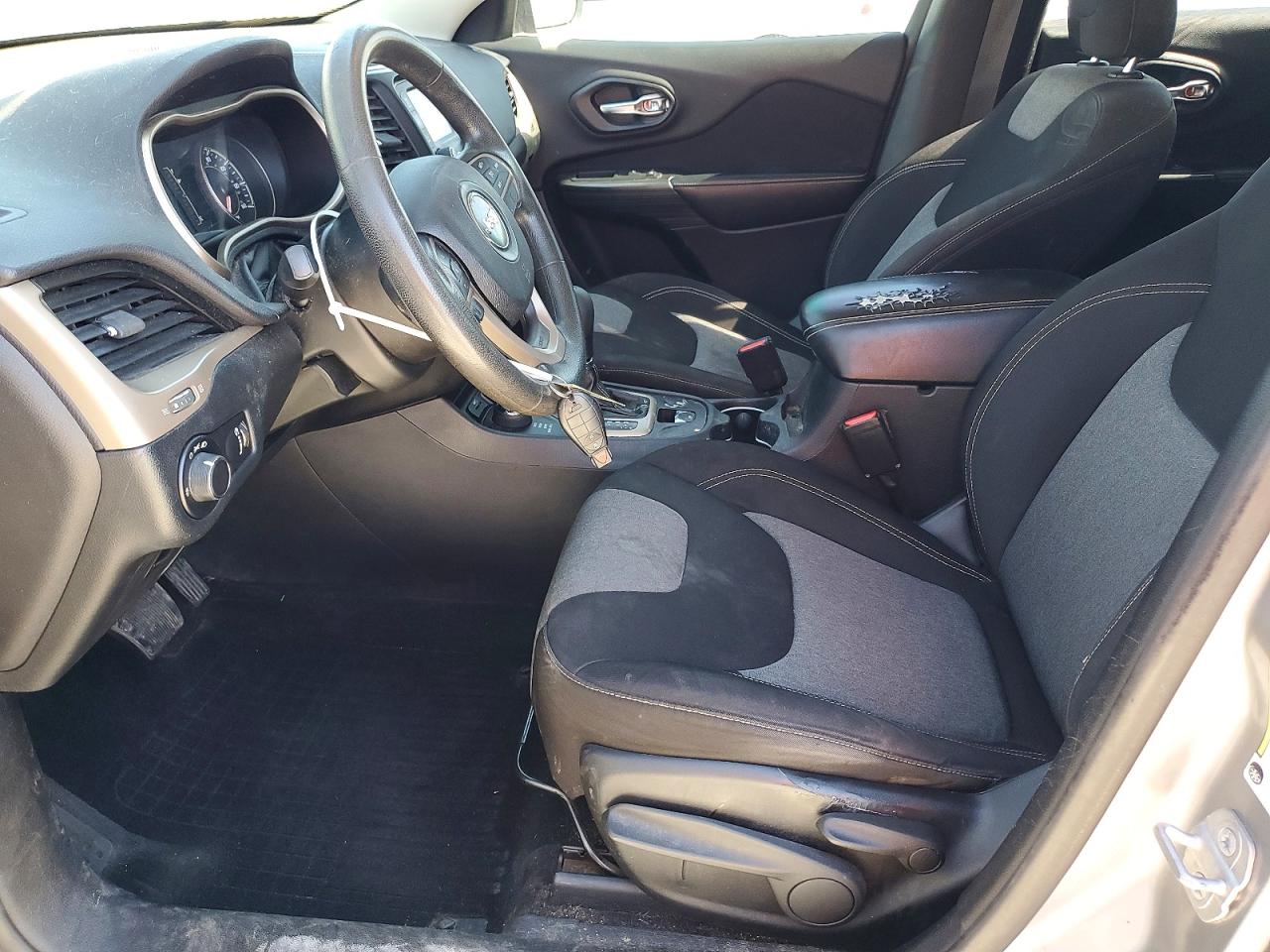 2014 Jeep Cherokee Sport Silver vin: 1C4PJMAB2EW121796