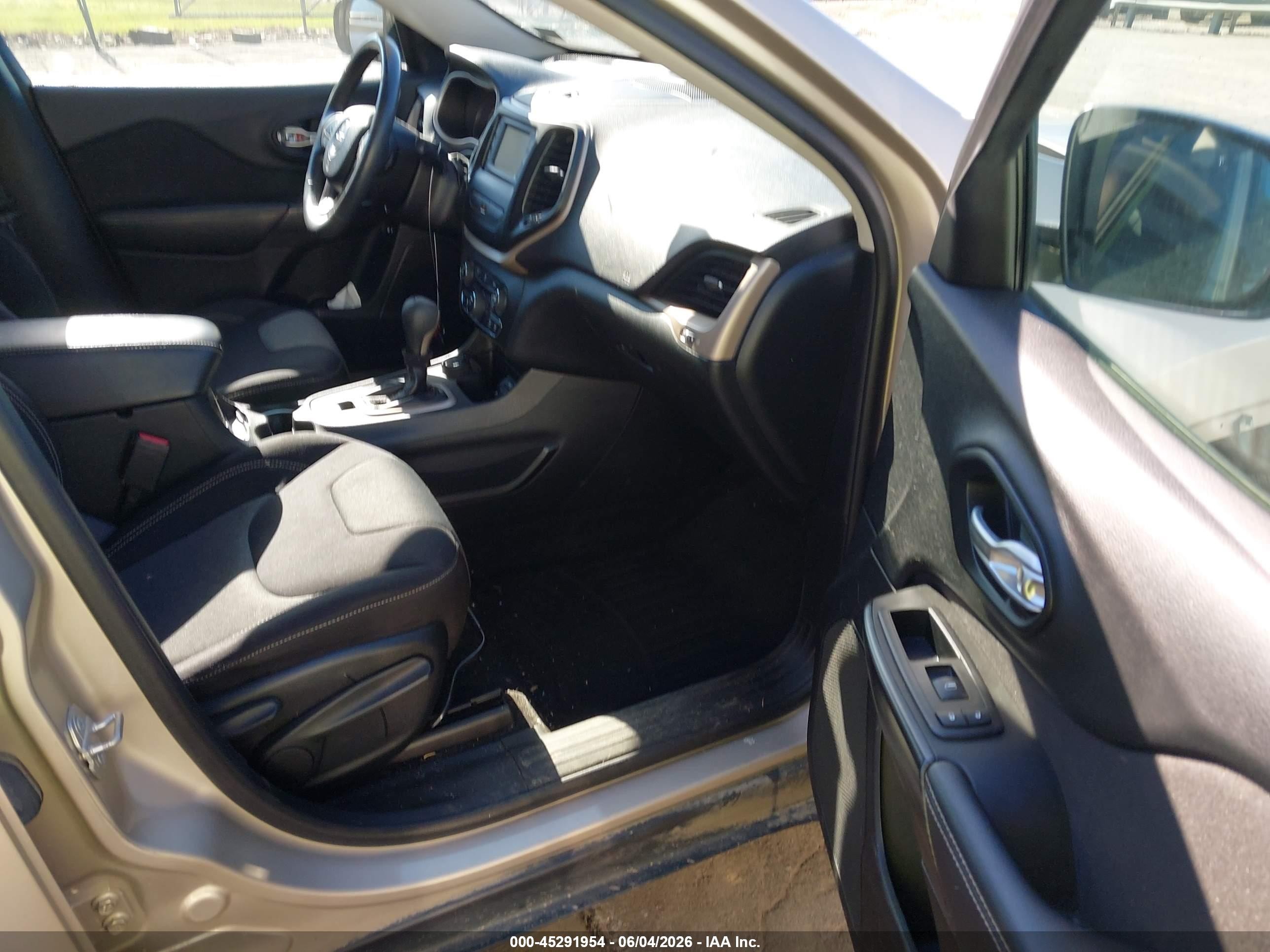 2015 Jeep Cherokee Sport Золотой vin: 1C4PJMAB2FW514487