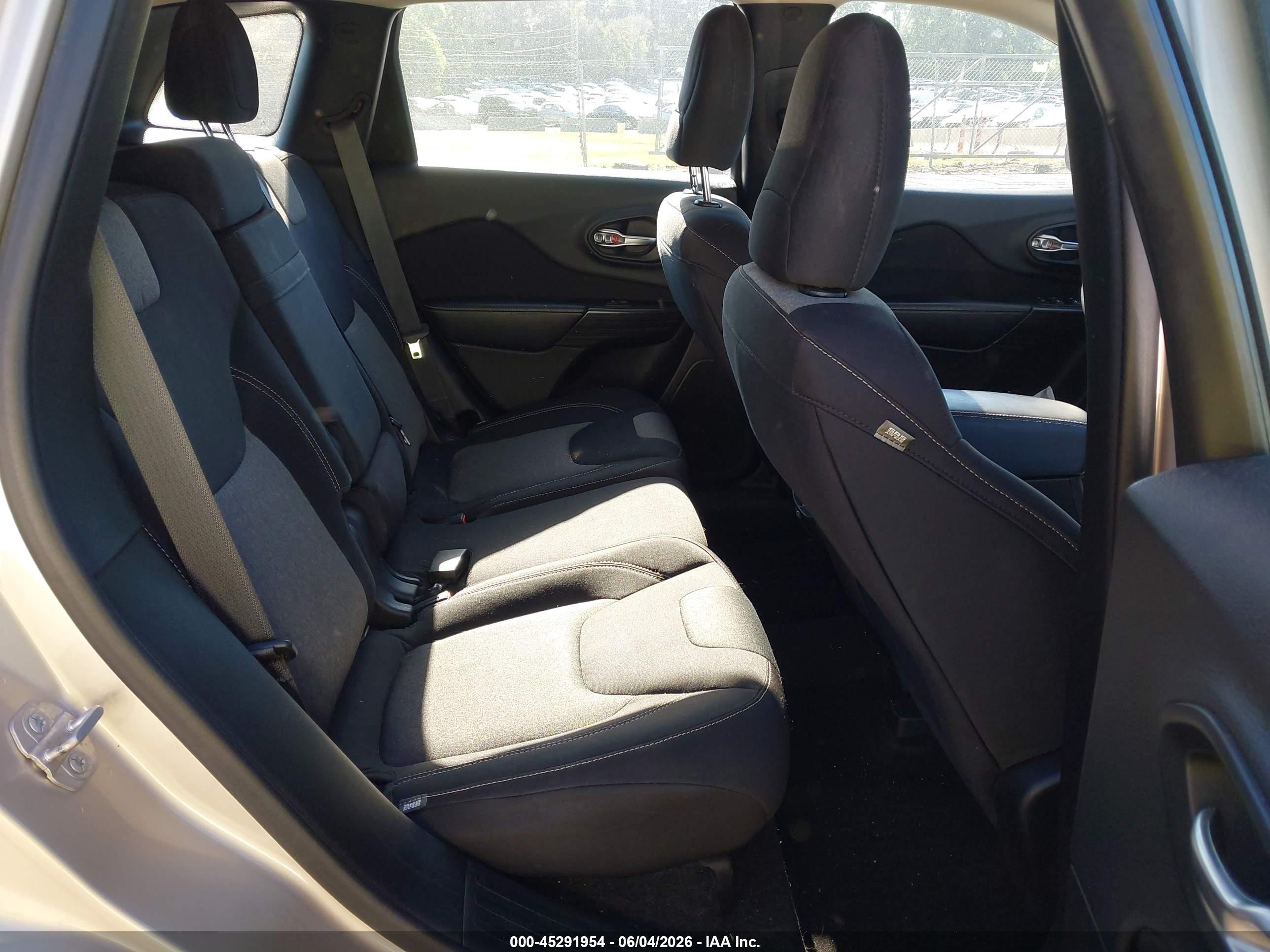 2015 Jeep Cherokee Sport Золотой vin: 1C4PJMAB2FW514487