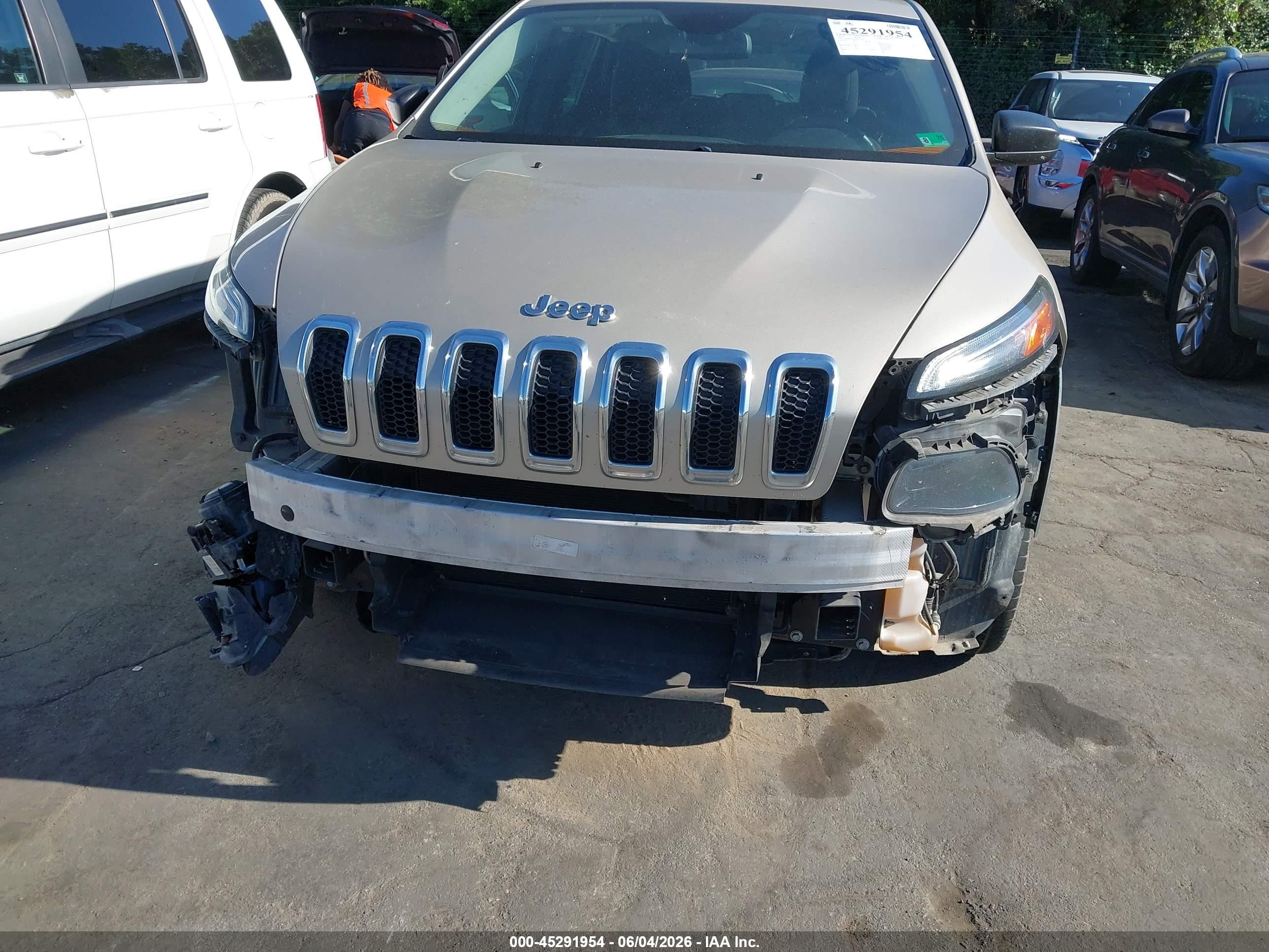 2015 Jeep Cherokee Sport Золотой vin: 1C4PJMAB2FW514487