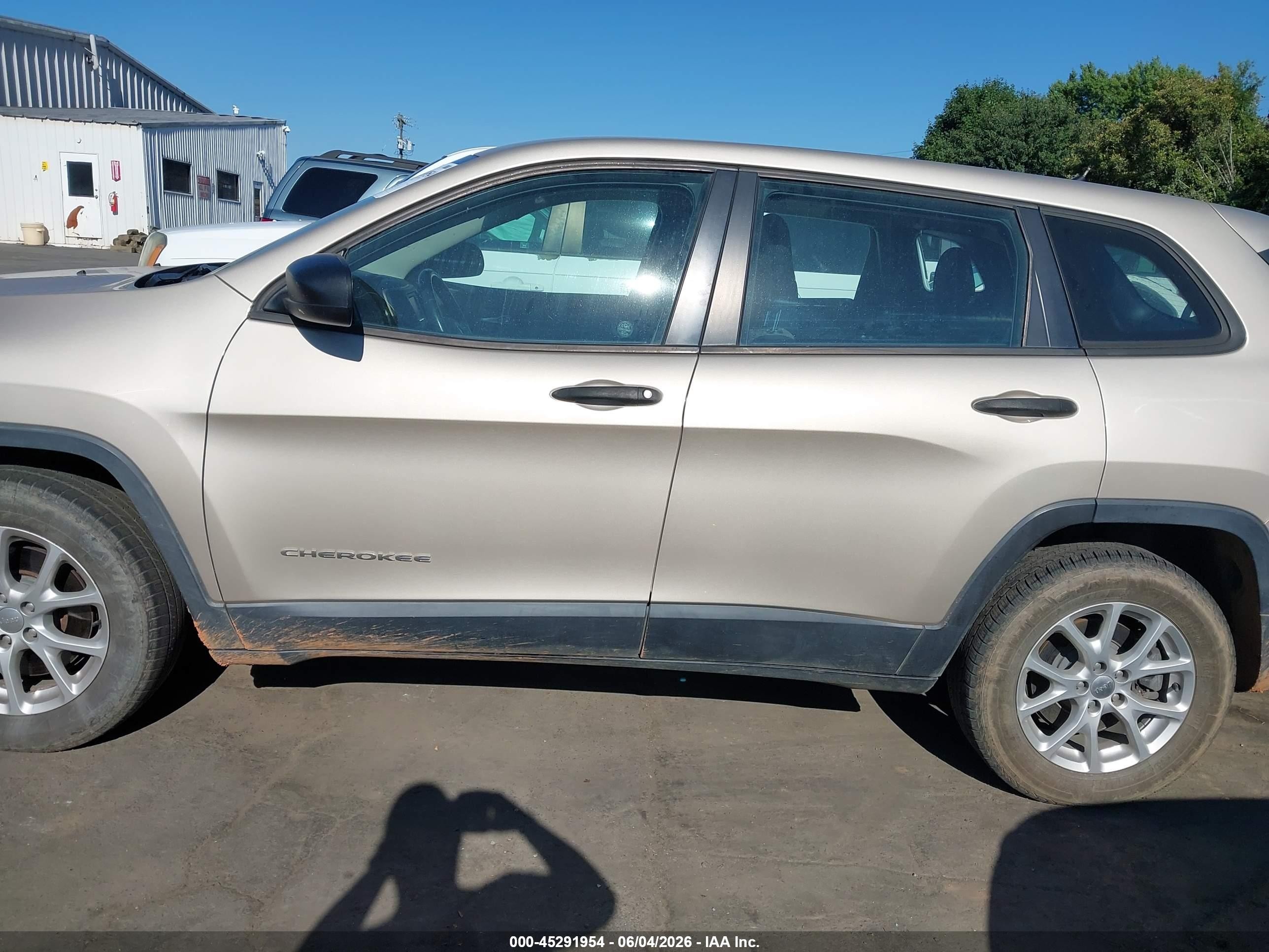 2015 Jeep Cherokee Sport Золотой vin: 1C4PJMAB2FW514487