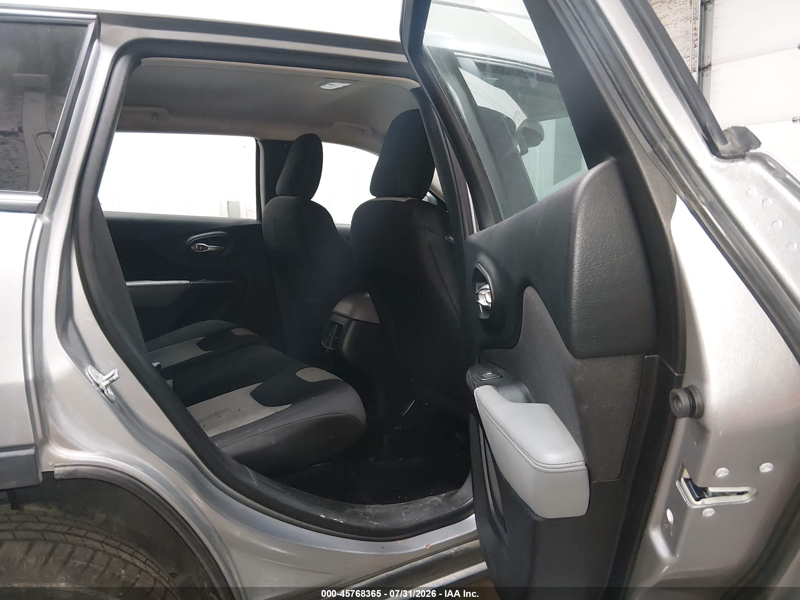 2014 Jeep Cherokee Sport Silver vin: 1C4PJMAB5EW298052