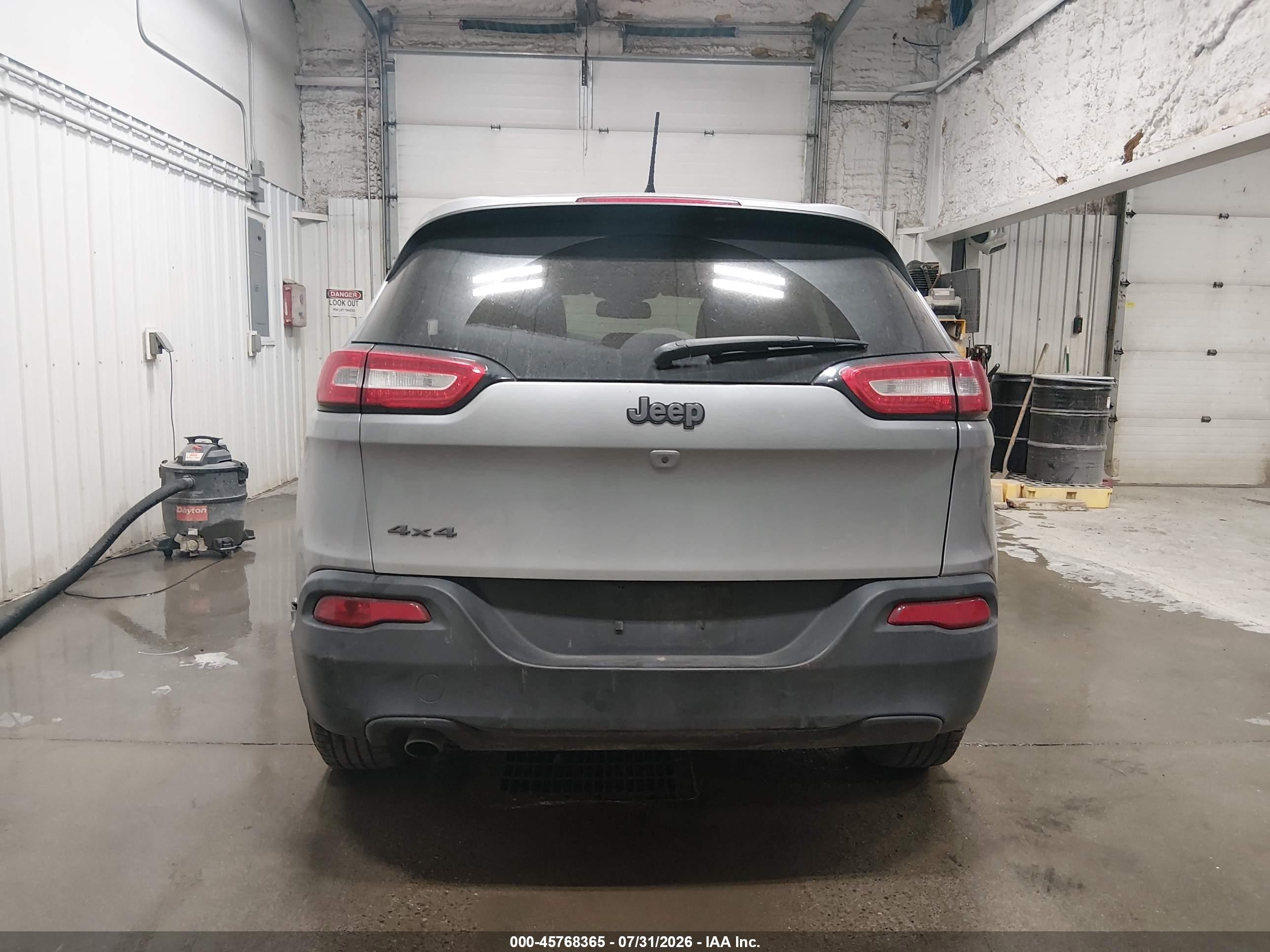 2014 Jeep Cherokee Sport Silver vin: 1C4PJMAB5EW298052