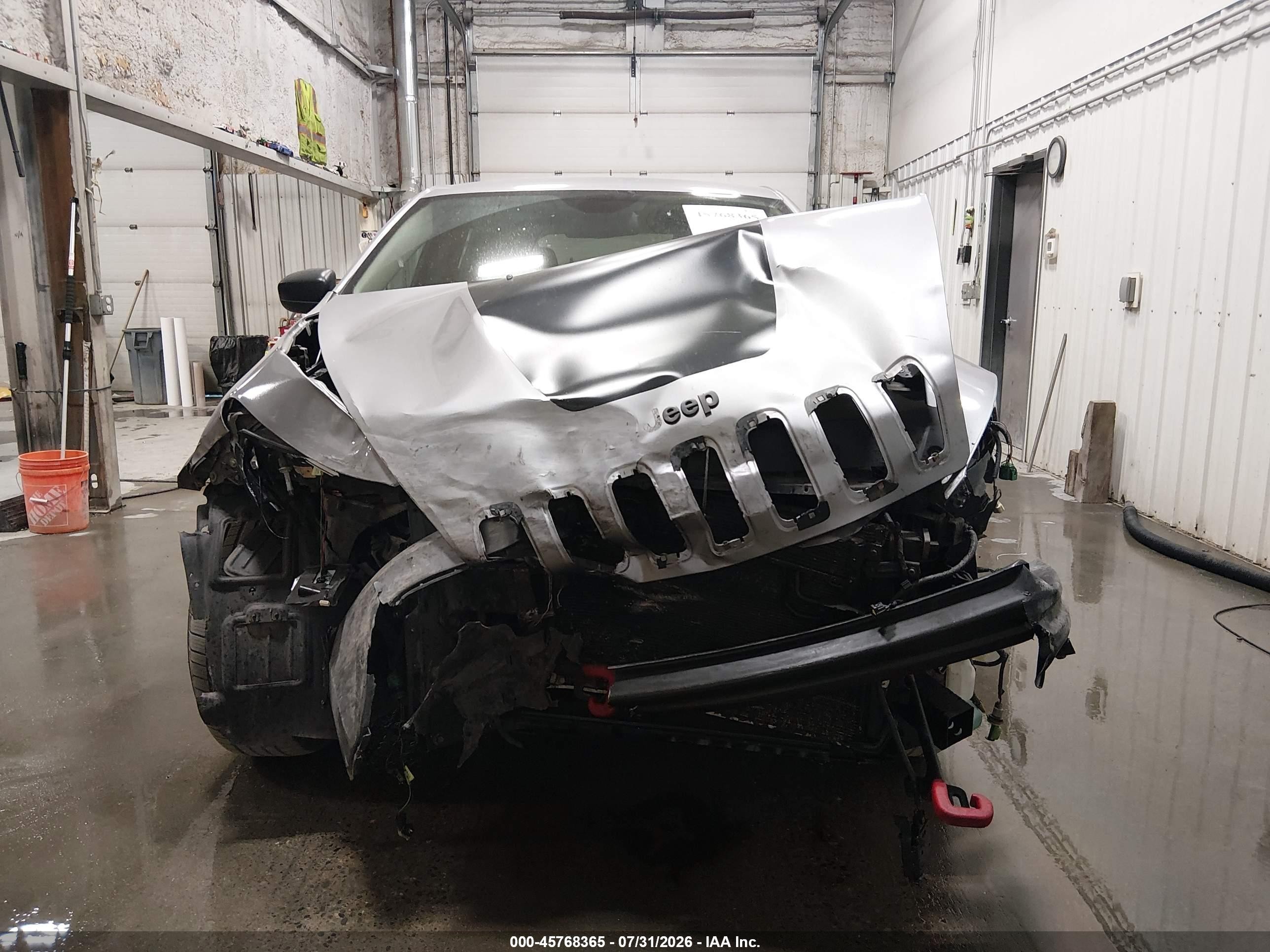 2014 Jeep Cherokee Sport Silver vin: 1C4PJMAB5EW298052