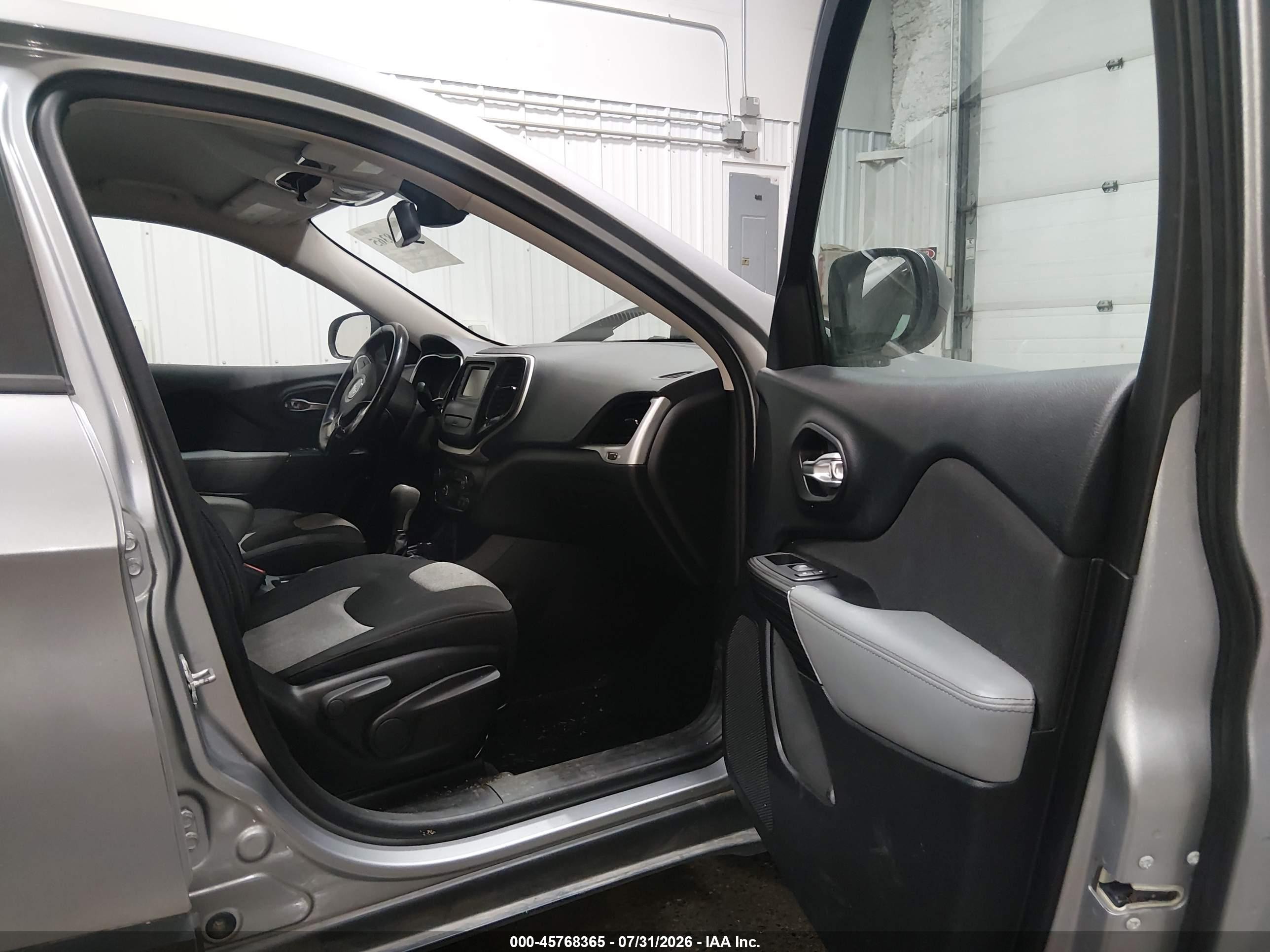 2014 Jeep Cherokee Sport Silver vin: 1C4PJMAB5EW298052