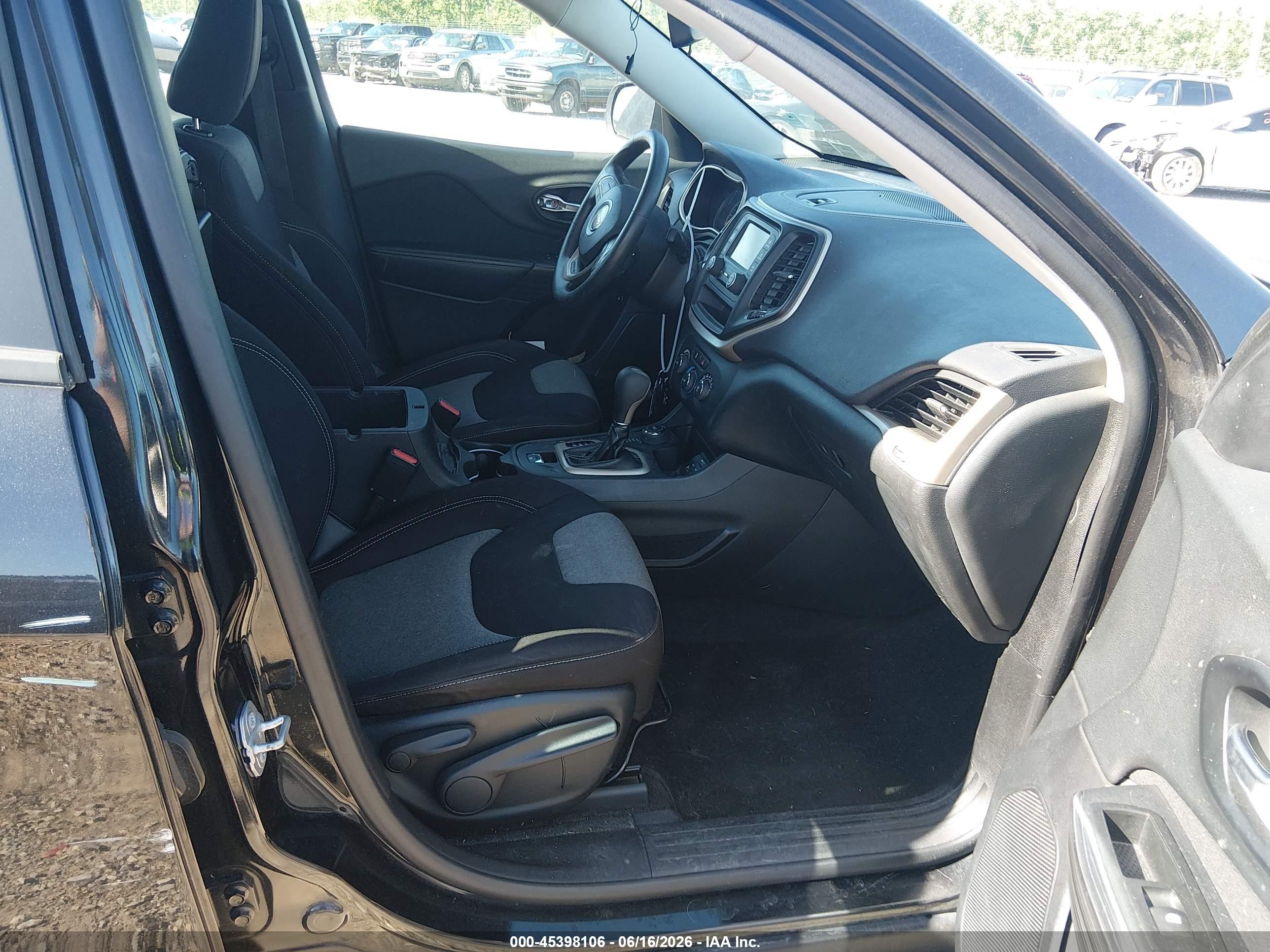 2015 Jeep Cherokee Sport Черный vin: 1C4PJMAB5FW647969