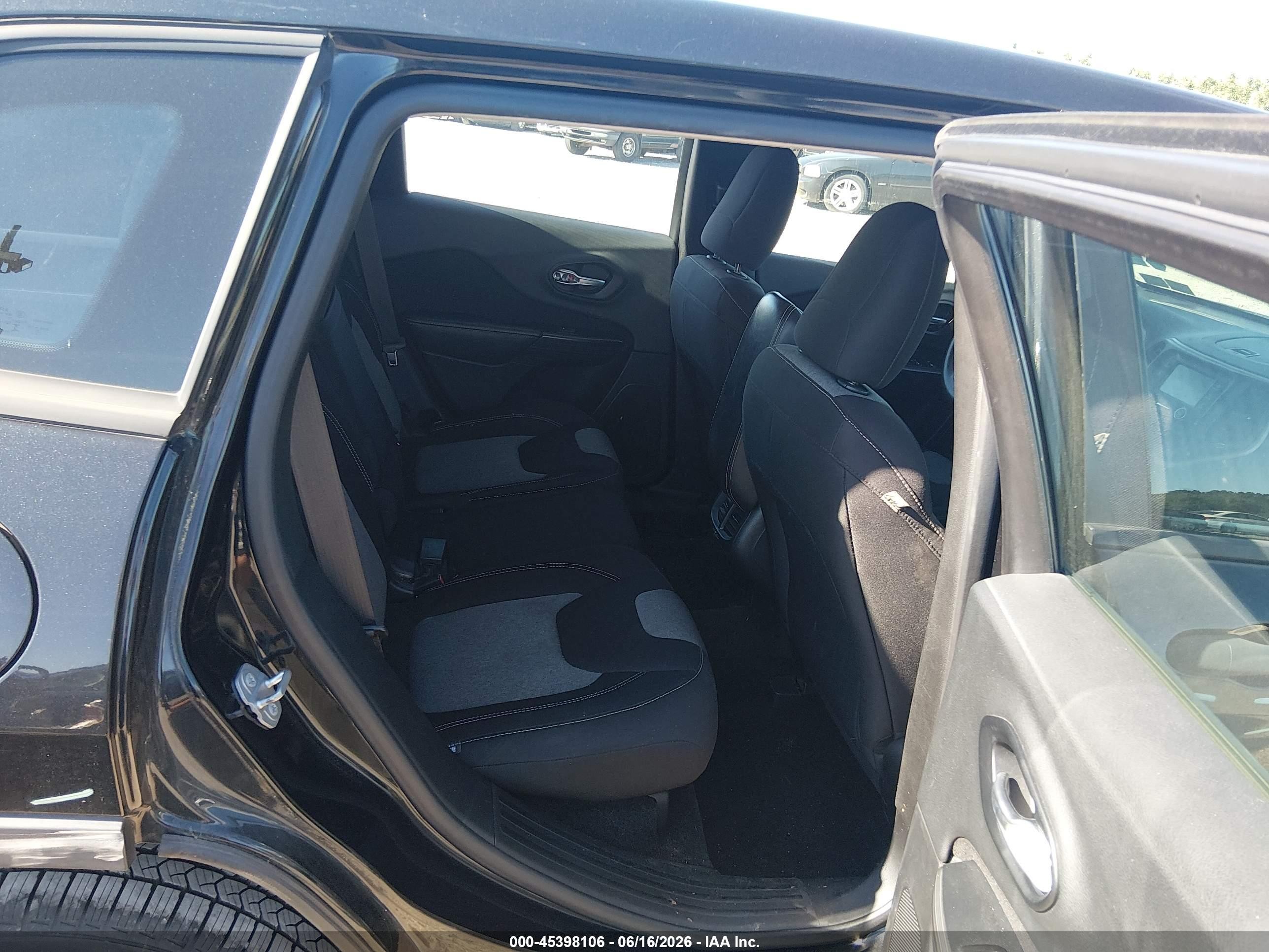 2015 Jeep Cherokee Sport Черный vin: 1C4PJMAB5FW647969