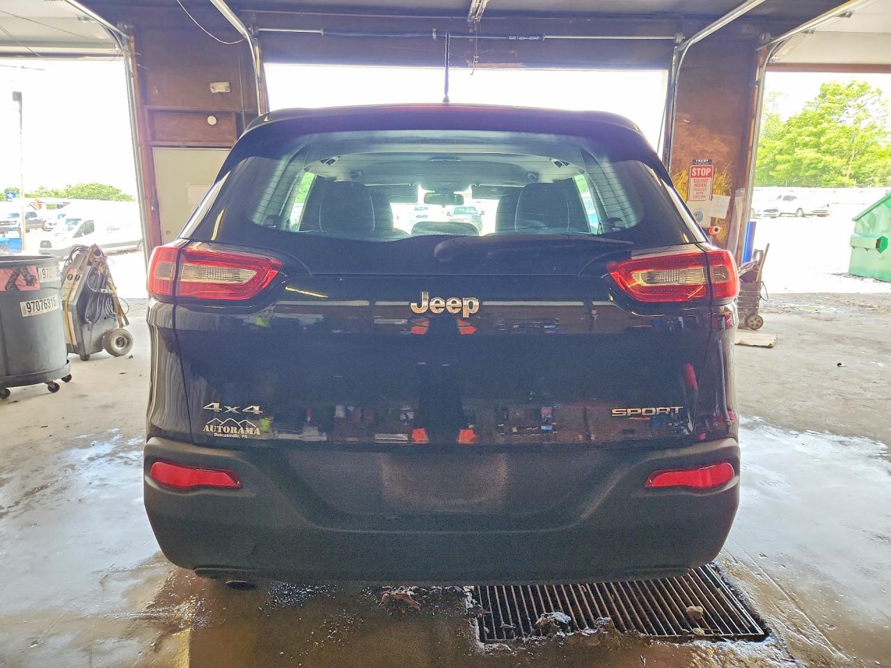 2015 Jeep Cherokee Sport Черный vin: 1C4PJMAB6FW564504
