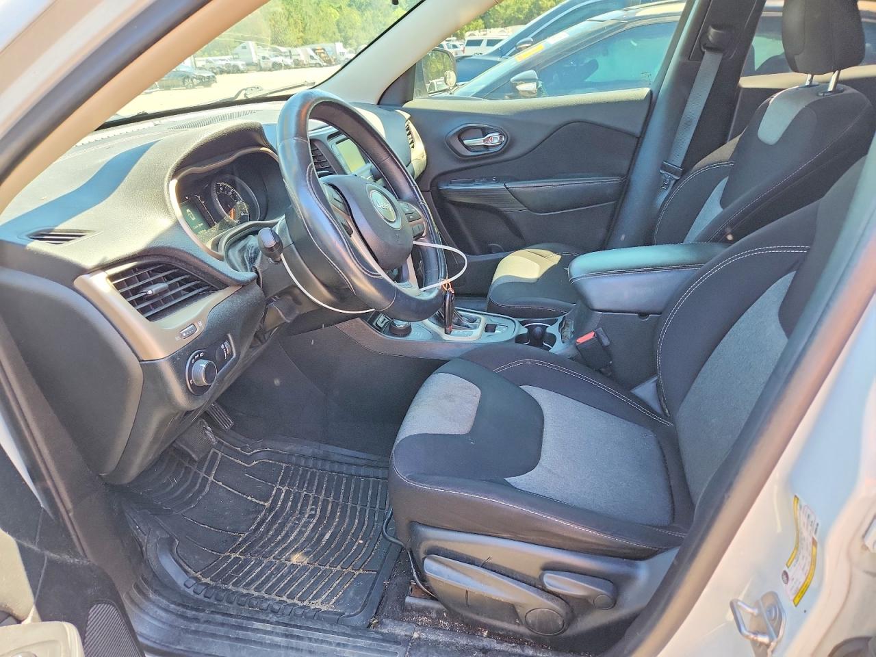 2015 Jeep Cherokee Sport White vin: 1C4PJMAB6FW694105