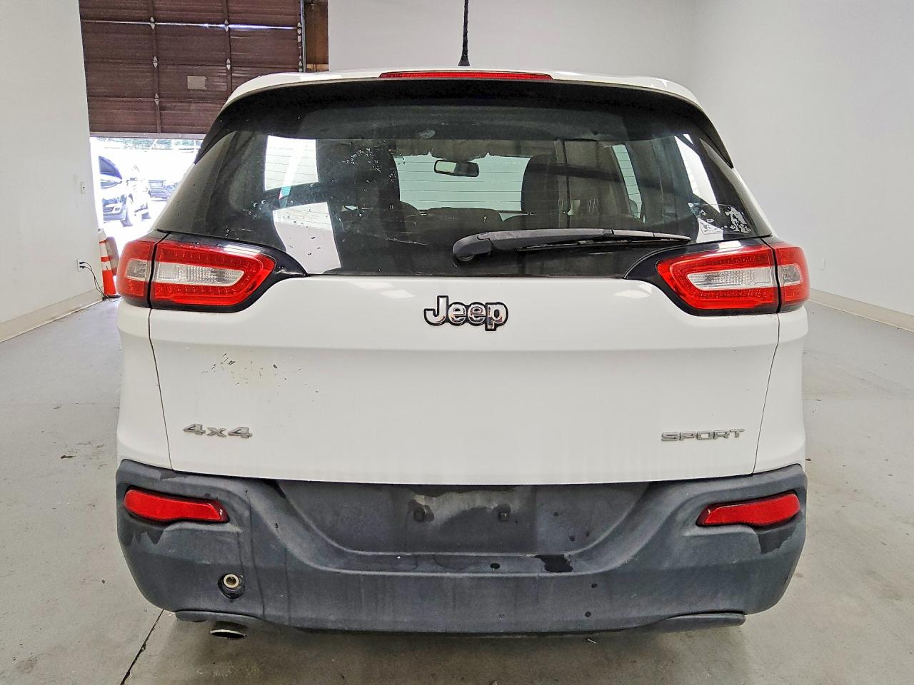2015 Jeep Cherokee Sport White vin: 1C4PJMAB6FW792082