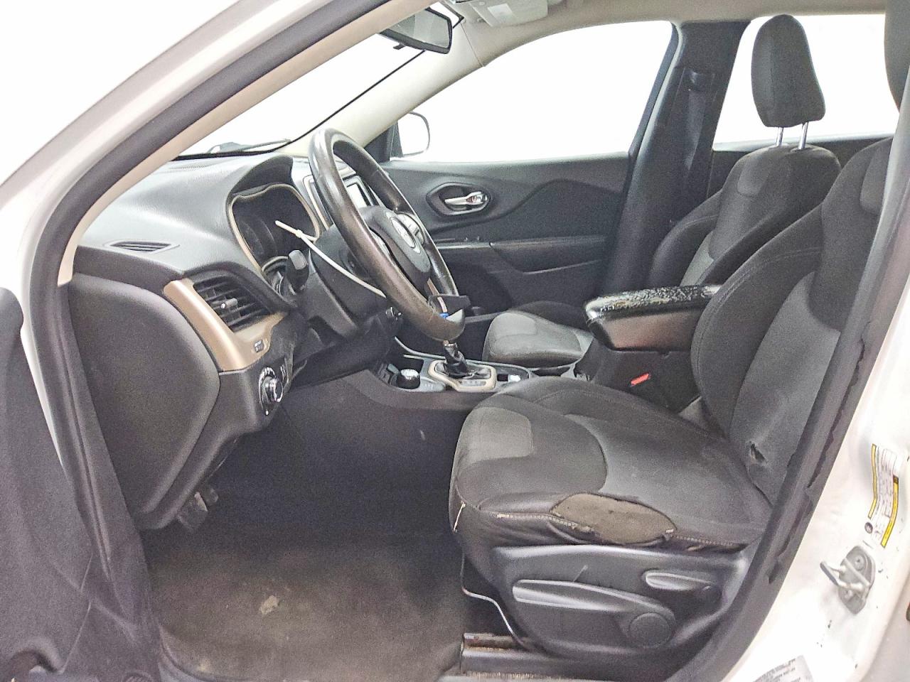 2015 Jeep Cherokee Sport White vin: 1C4PJMAB6FW792082