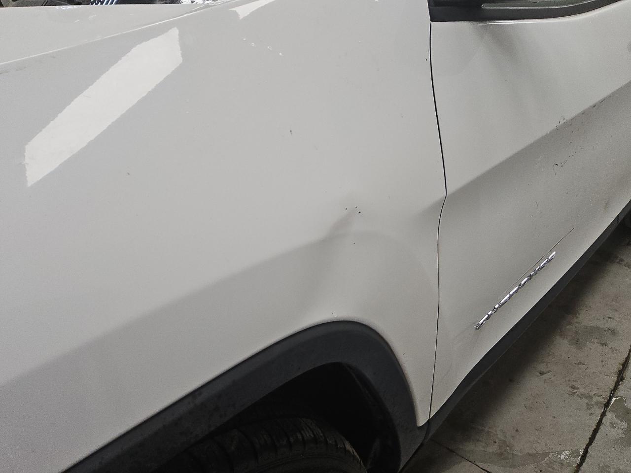 2015 Jeep Cherokee Sport White vin: 1C4PJMAB6FW792082 Damage: Left Front Fender, Dent(S) W/ Paint Dmg, > 12 Inches