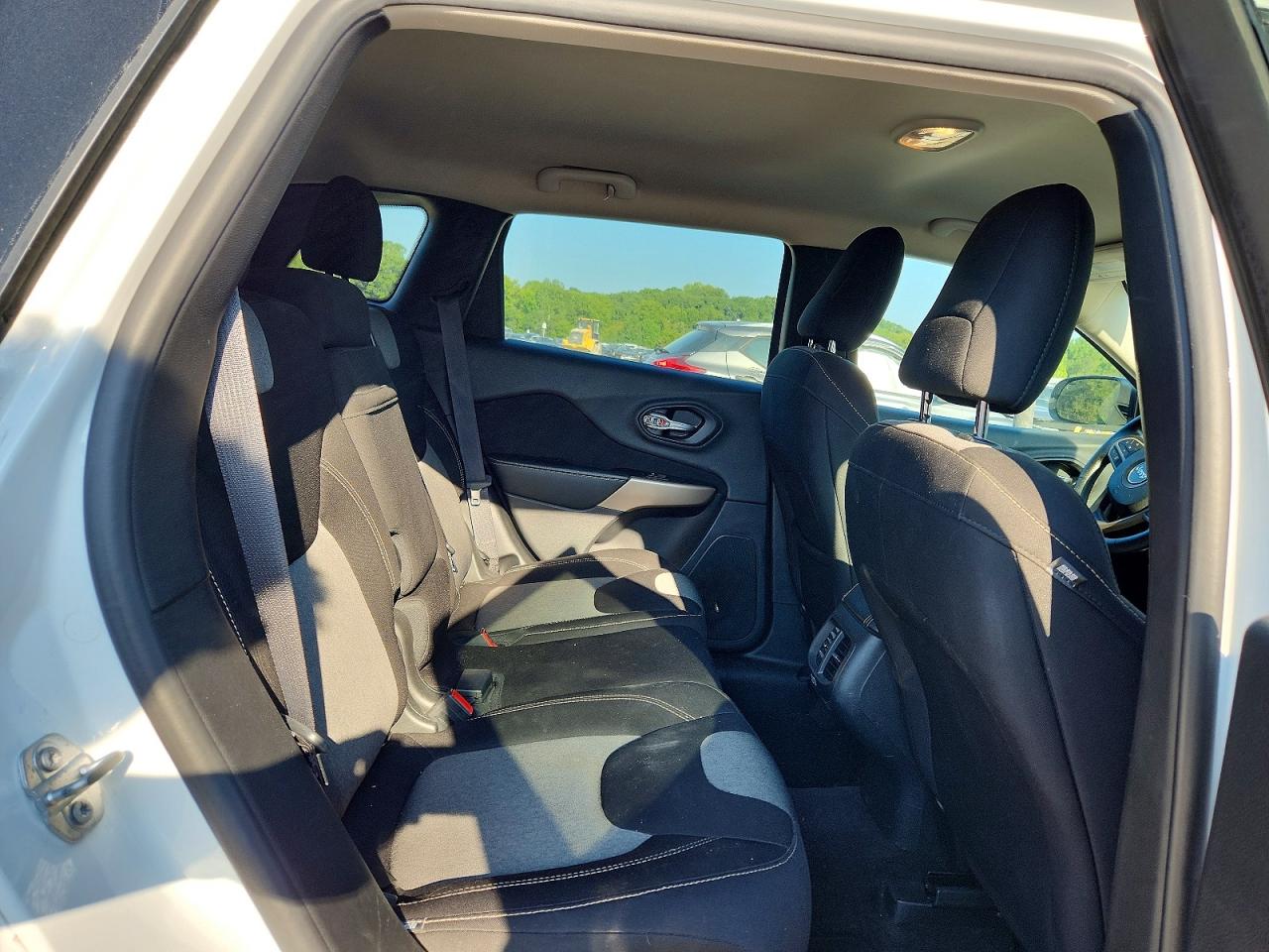 2017 Jeep Cherokee Sport White vin: 1C4PJMAB6HW584688