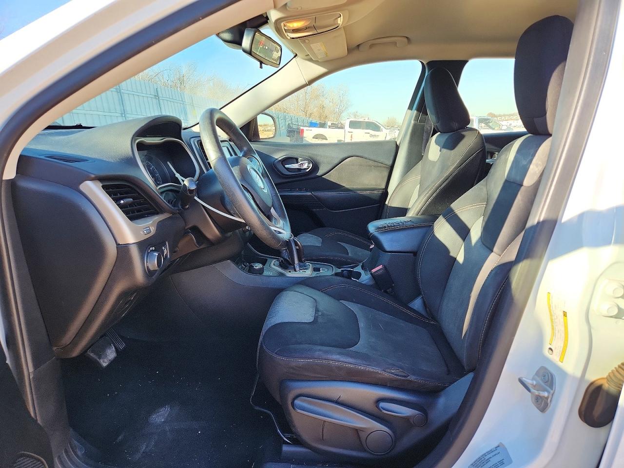 2015 Jeep Cherokee Sport White vin: 1C4PJMAB7FW764971