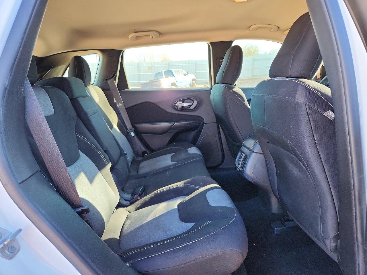 2015 Jeep Cherokee Sport White vin: 1C4PJMAB7FW764971