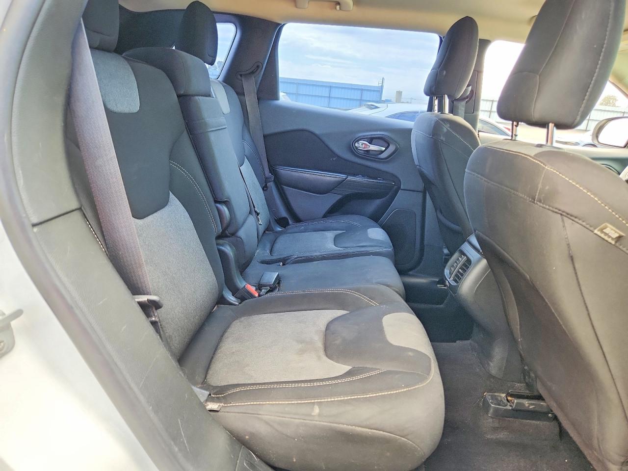 2014 Jeep Cherokee Sport White vin: 1C4PJMAB8EW233115
