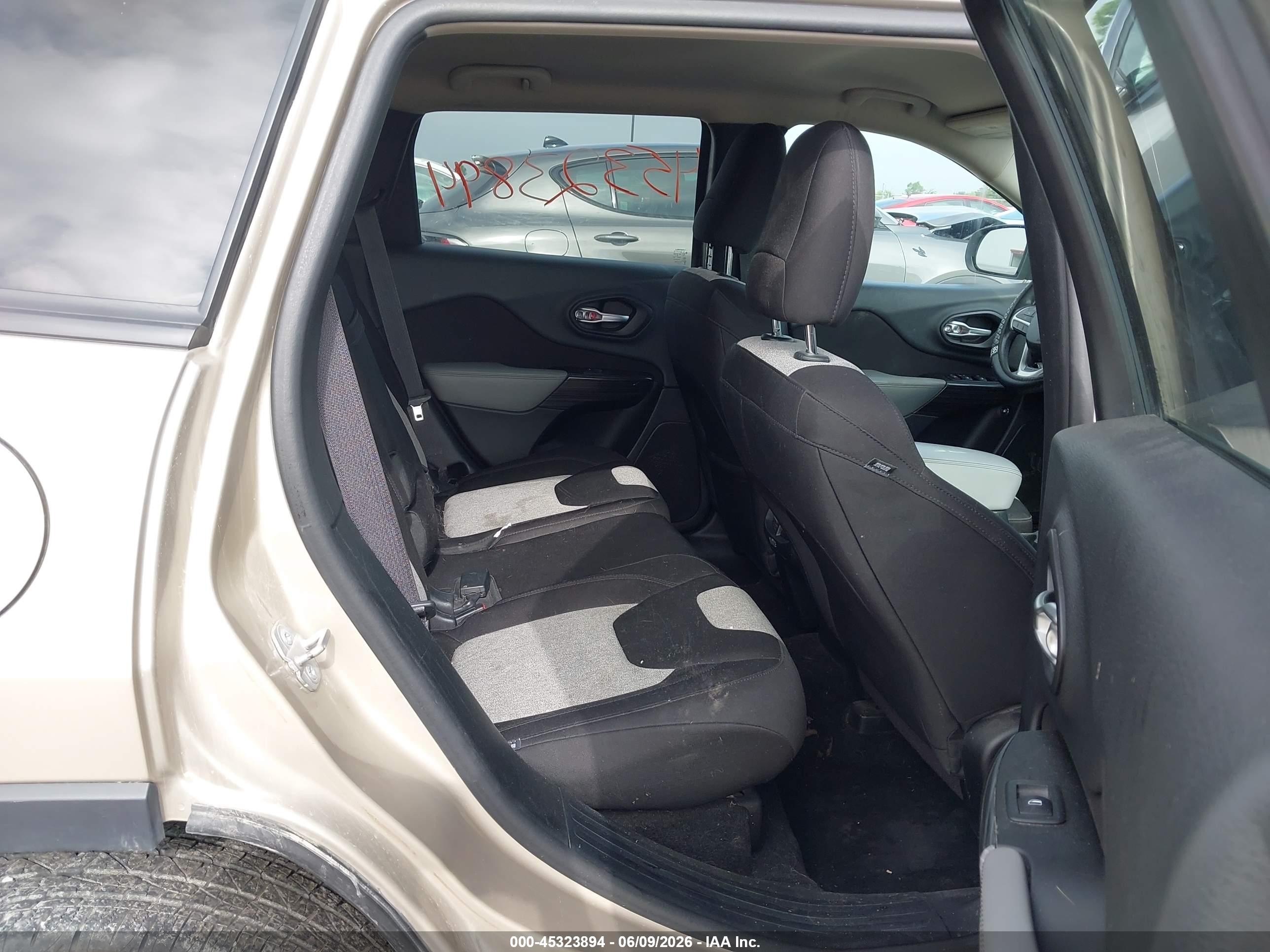 2014 Jeep Cherokee Sport Beige vin: 1C4PJMAB8EW272867