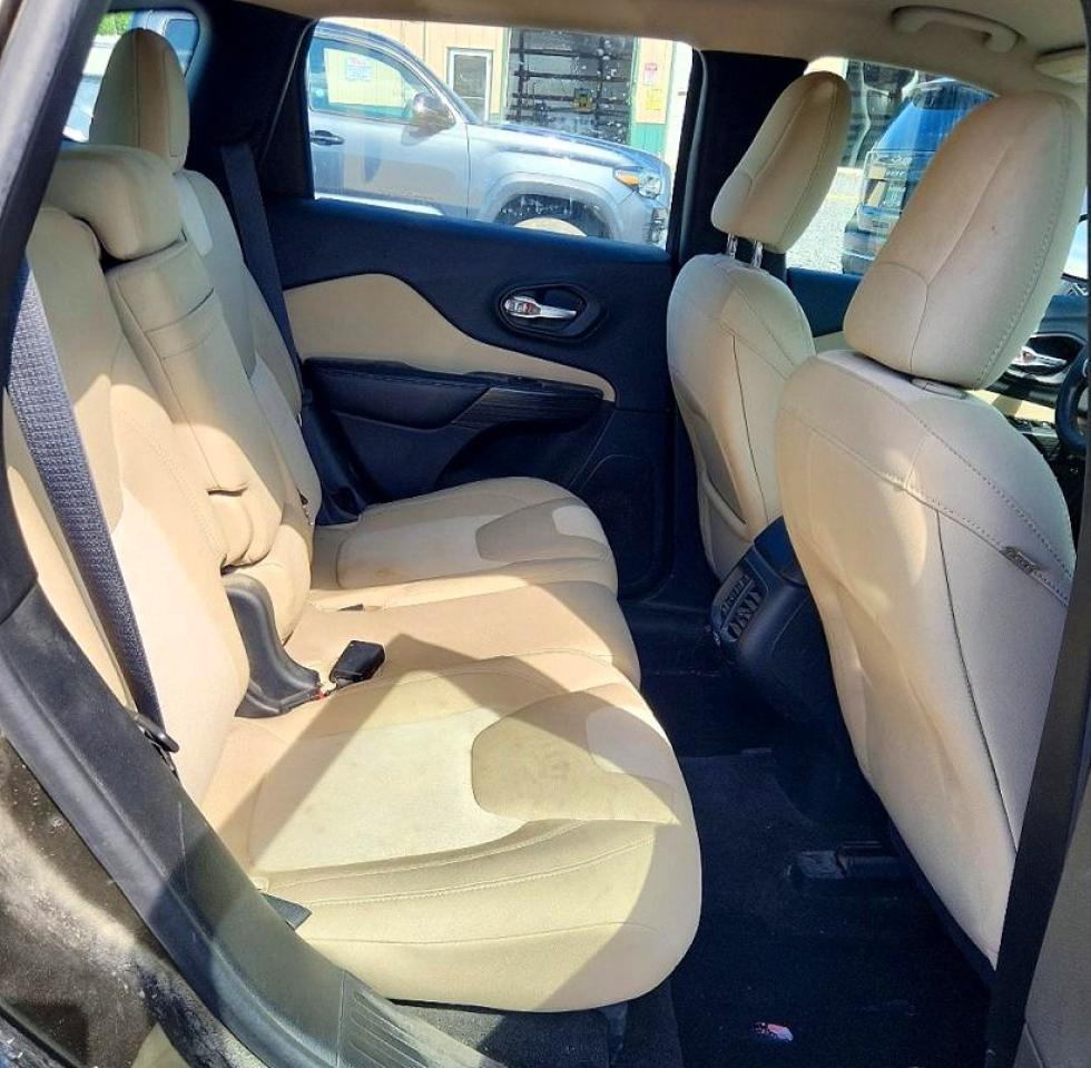 2015 Jeep Cherokee Sport Green vin: 1C4PJMAB8FW649778