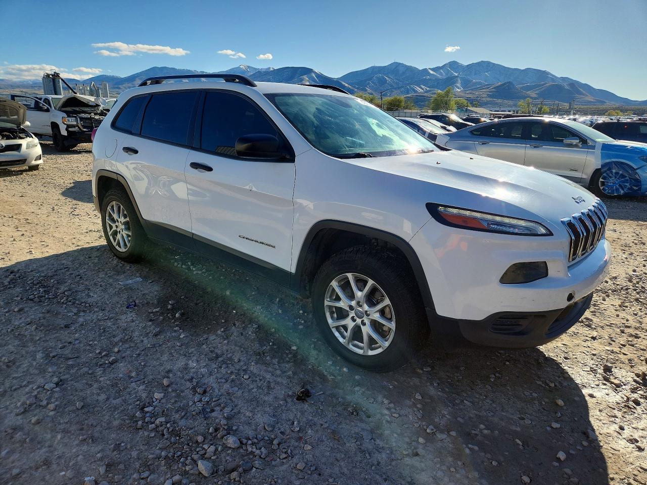 2015 Jeep Cherokee Sport White vin: 1C4PJMAB9FW619429