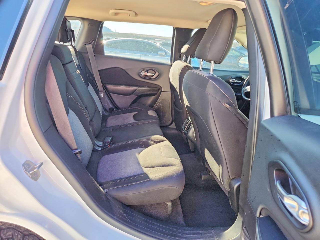 2015 Jeep Cherokee Sport White vin: 1C4PJMAB9FW619429