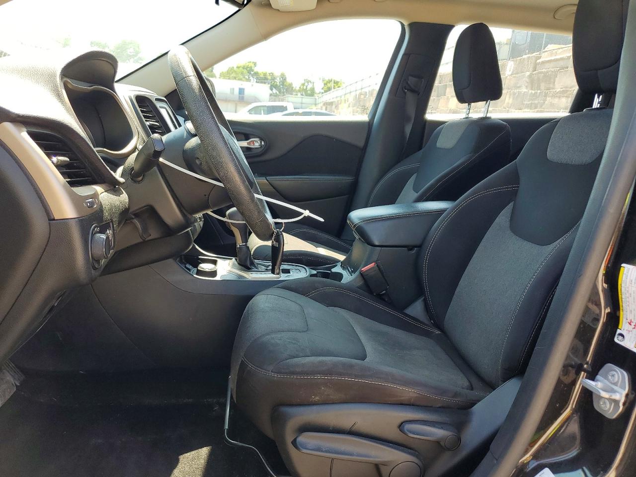 2015 Jeep Cherokee Sport Черный vin: 1C4PJMABXFW595075