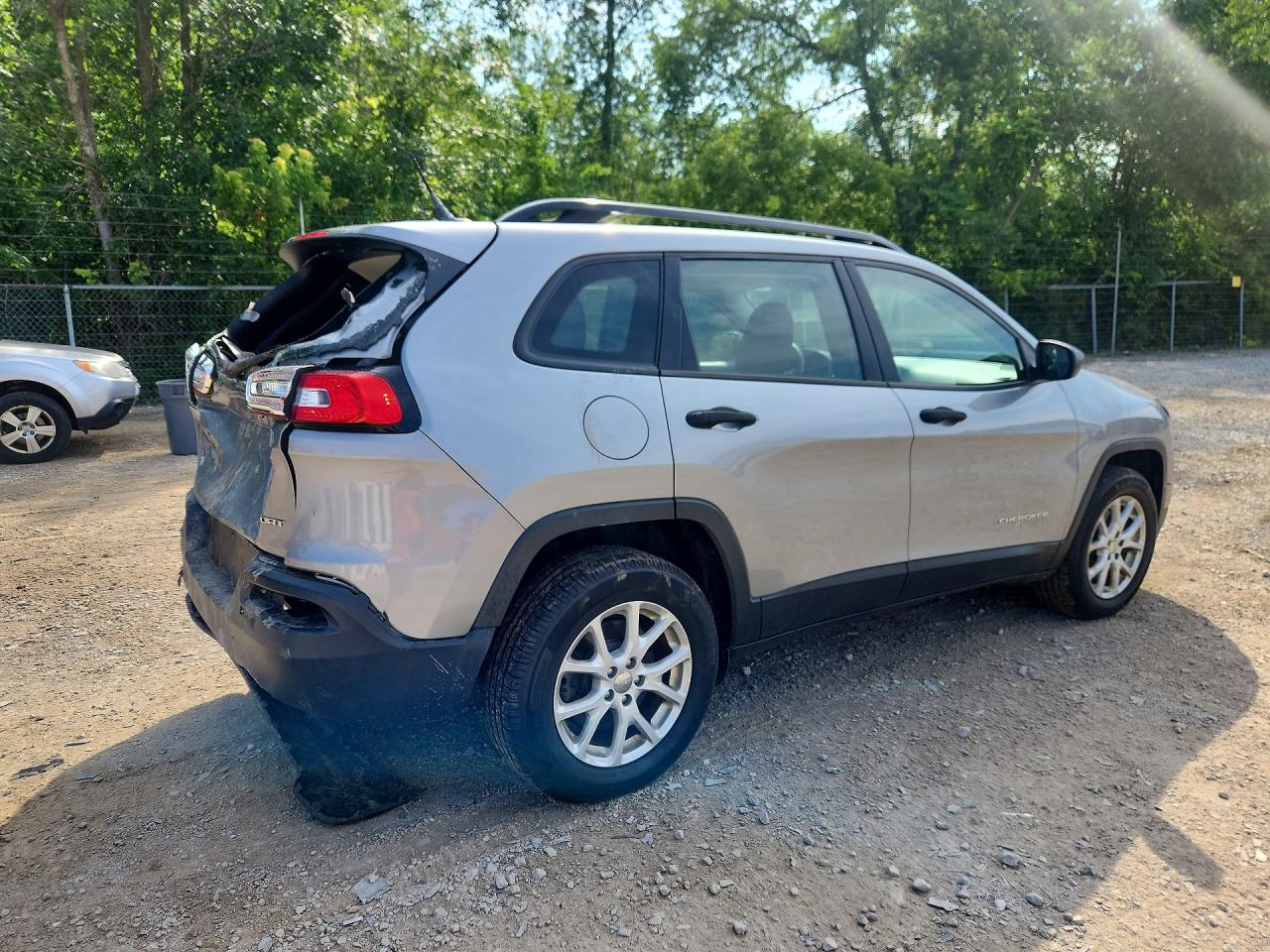 2015 Jeep Cherokee Sport Silver vin: 1C4PJMABXFW777438