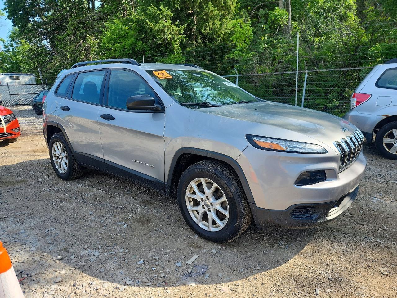 2015 Jeep Cherokee Sport Silver vin: 1C4PJMABXFW777438