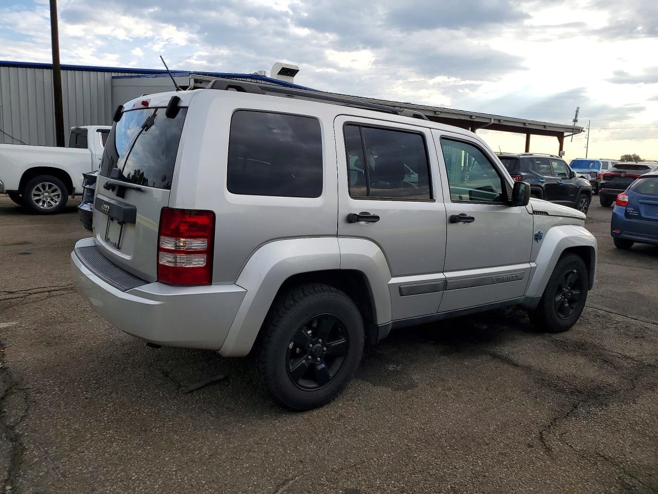 2012 Jeep Liberty Sport Silver vin: 1C4PJMAK0CW123821