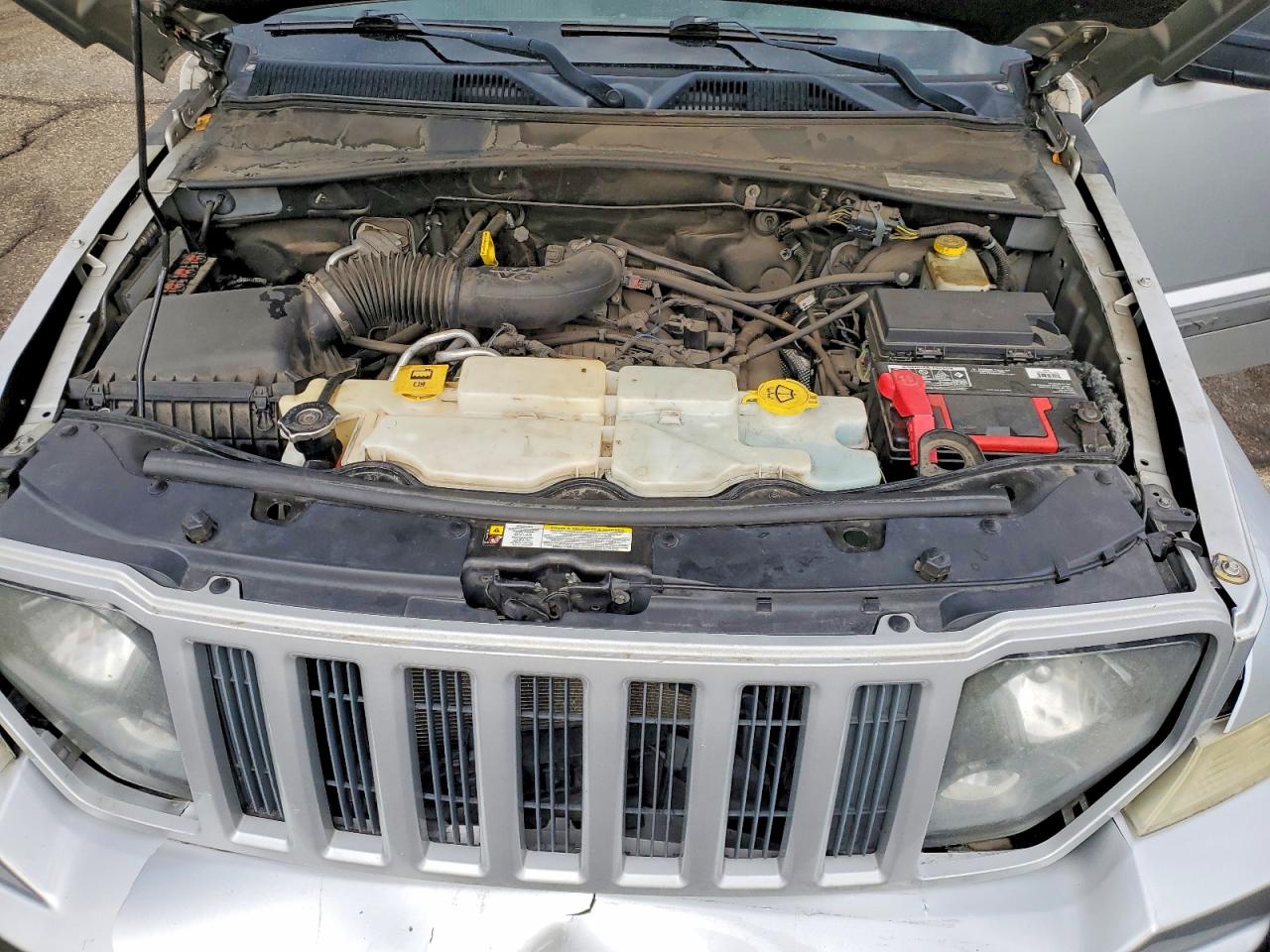 2012 Jeep Liberty Sport Silver vin: 1C4PJMAK0CW123821
