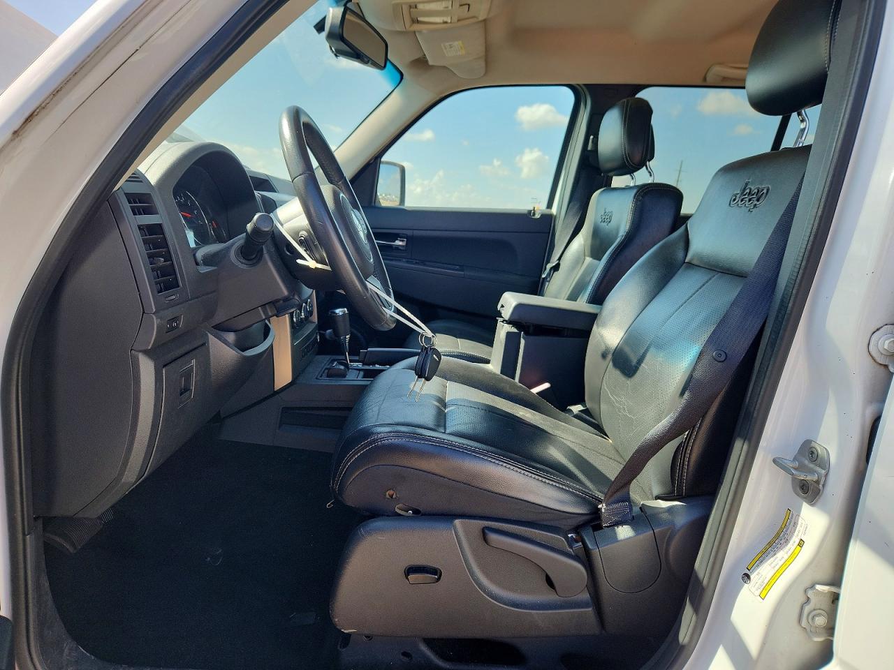 2012 Jeep Liberty Sport White vin: 1C4PJMAK1CW195627
