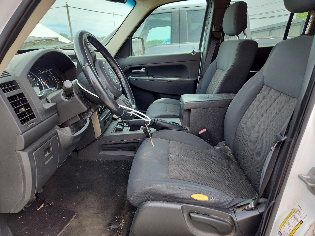 2012 Jeep Liberty Sport White vin: 1C4PJMAK4CW162220
