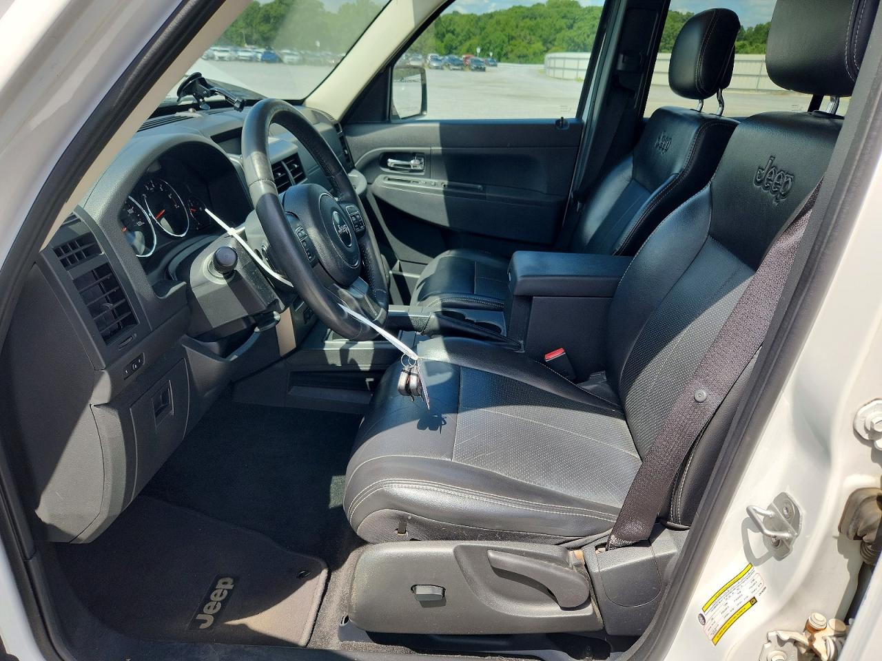 2012 Jeep Liberty Sport White vin: 1C4PJMAK4CW182399