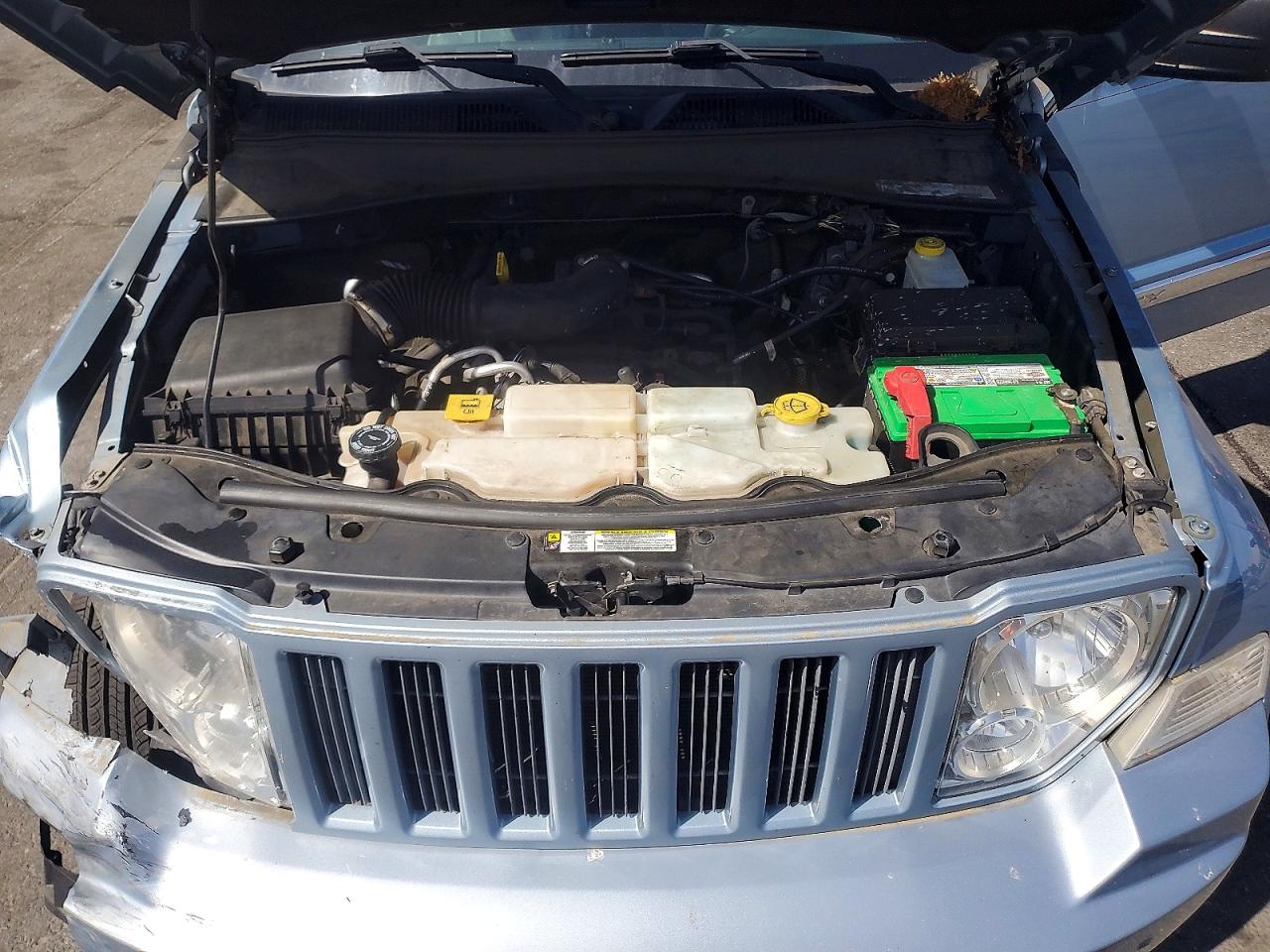 2012 Jeep Liberty Sport Silver vin: 1C4PJMAK4CW195492