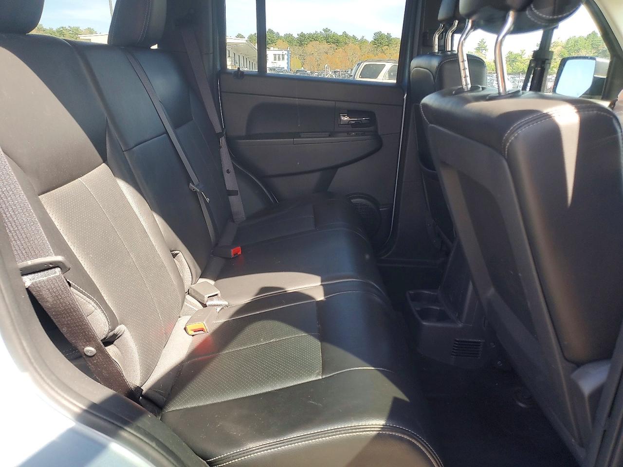 2012 Jeep Liberty Sport Silver vin: 1C4PJMAK4CW195492