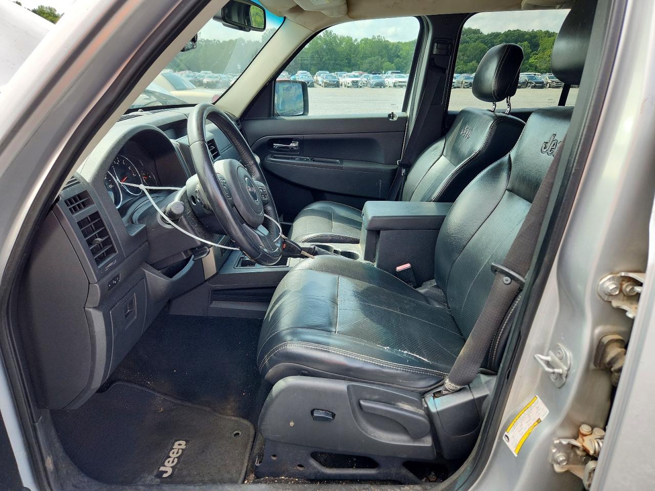 2012 Jeep Liberty Sport Серебряный vin: 1C4PJMAK5CW212431