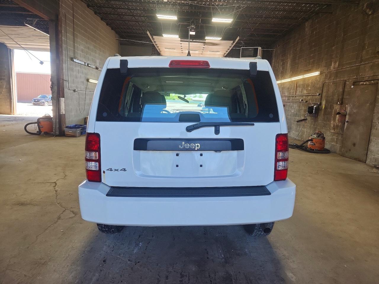 2012 Jeep Liberty Sport White vin: 1C4PJMAK6CW154829