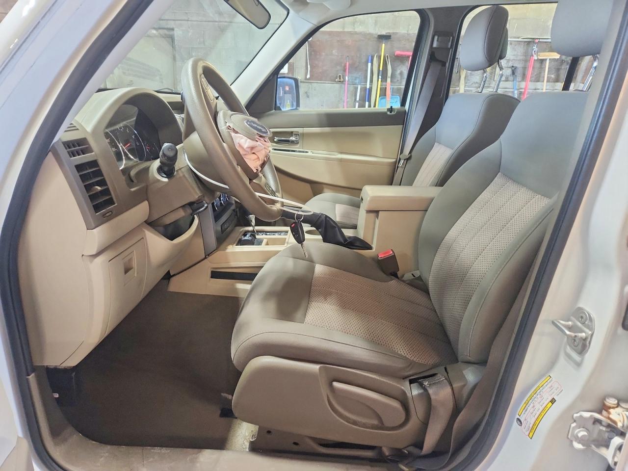 2012 Jeep Liberty Sport White vin: 1C4PJMAK6CW154829