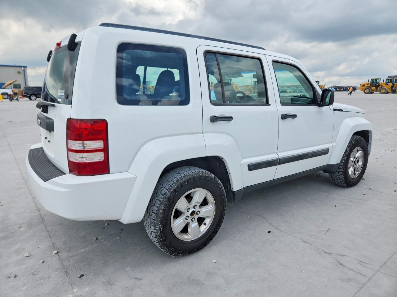 2012 Jeep Liberty Sport White vin: 1C4PJMAK6CW208825